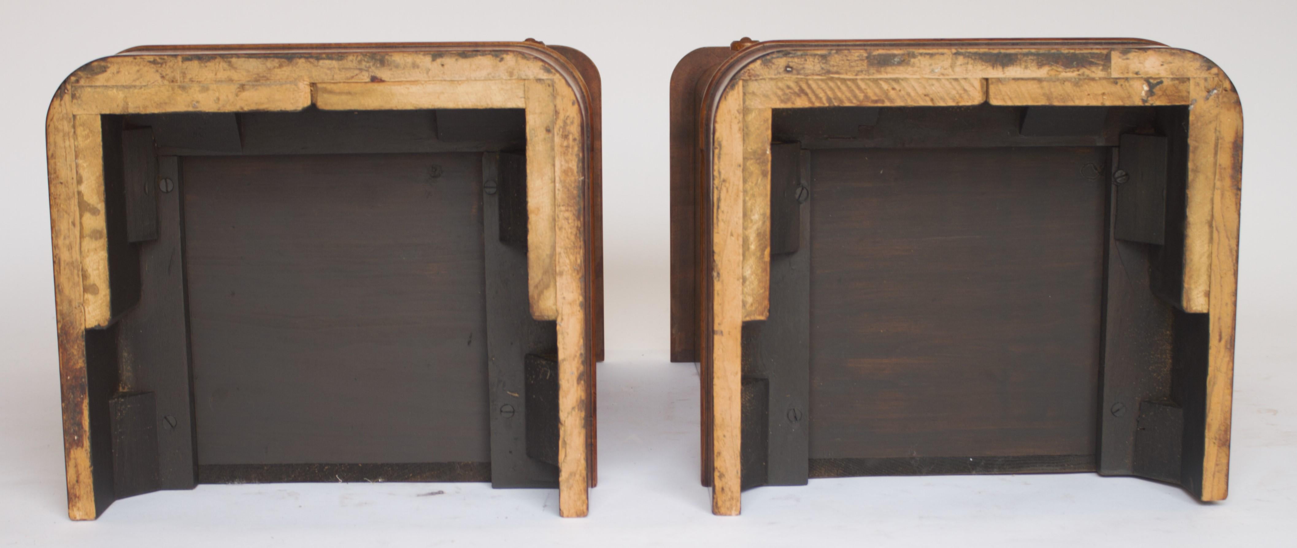 Paar feine viktorianische Nachttischschränke aus Wurzelholz (Walnuss) im Angebot