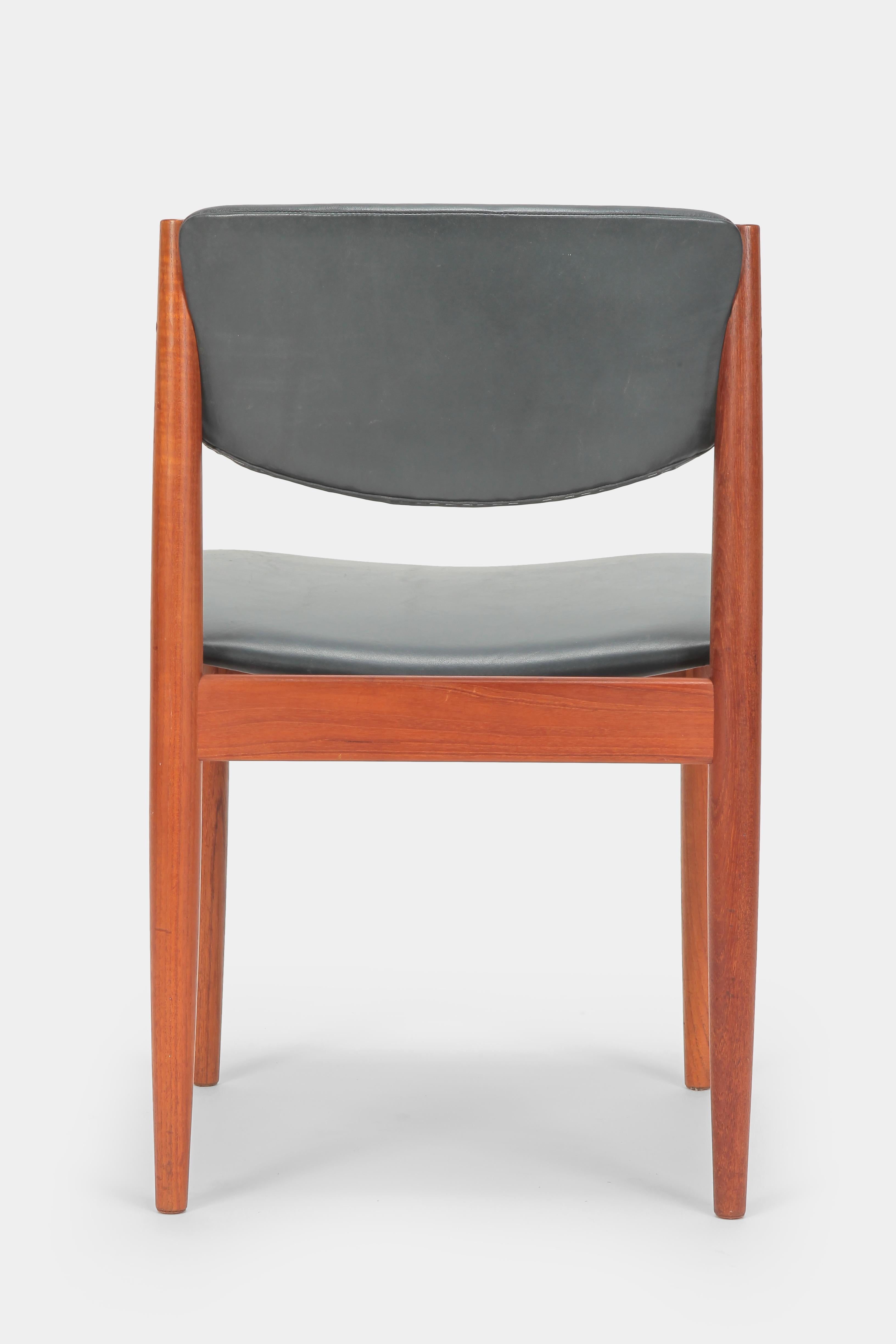 Pair Finn Juhl Model 197 Chairs Leather Teak, 1960s For Sale 4
