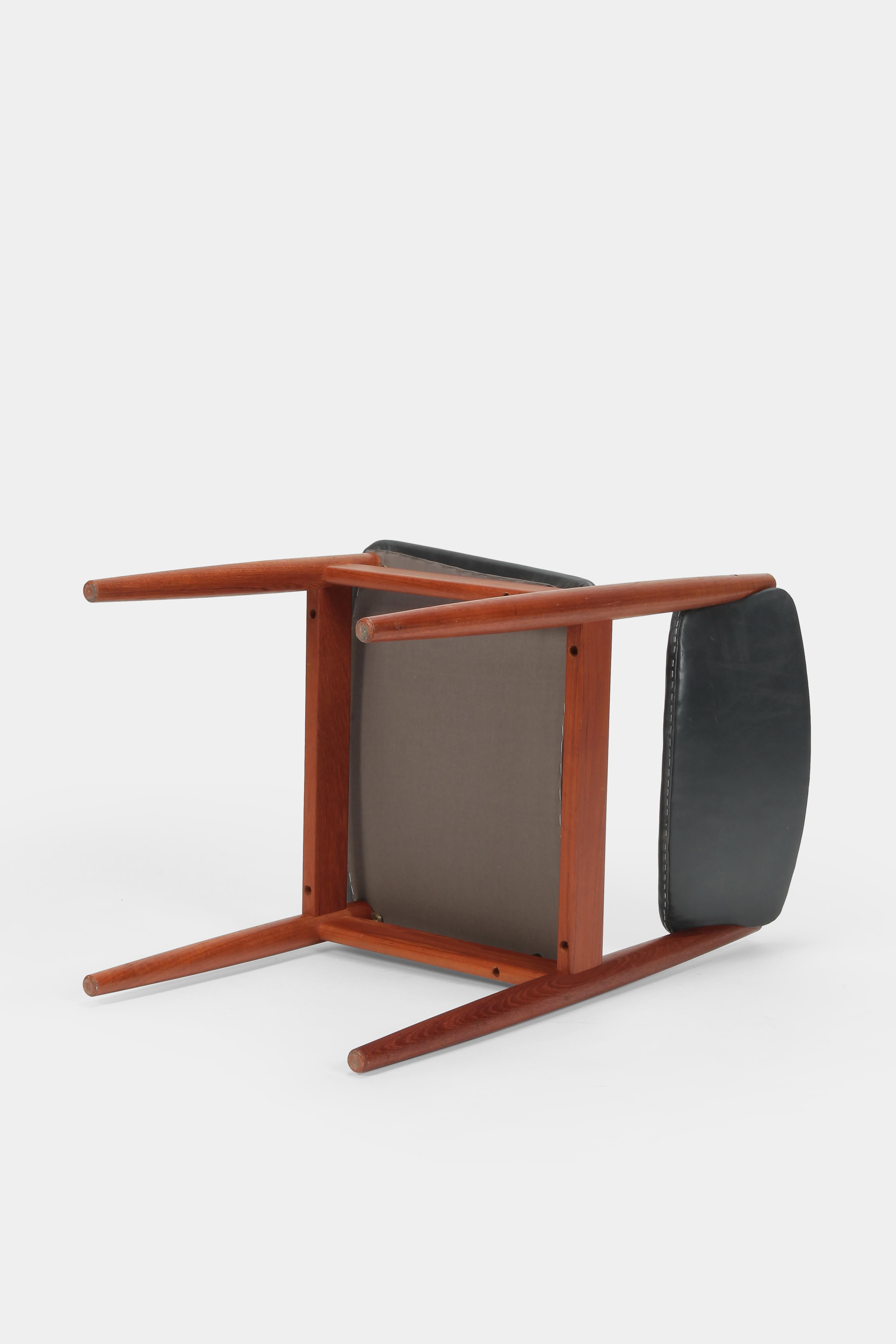 Pair Finn Juhl Model 197 Chairs Leather Teak, 1960s For Sale 5