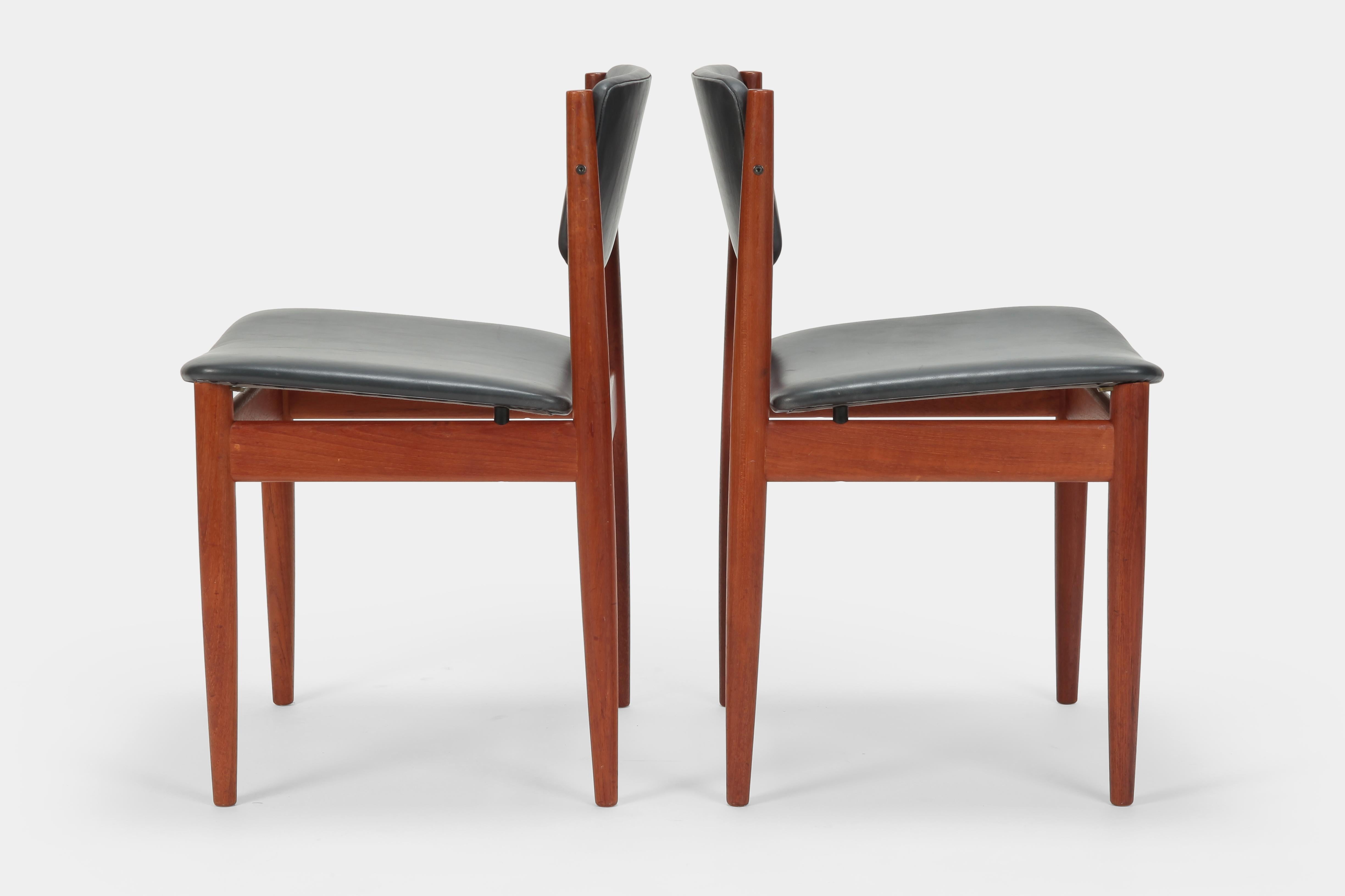 Danish Pair Finn Juhl Model 197 Chairs Leather Teak, 1960s For Sale