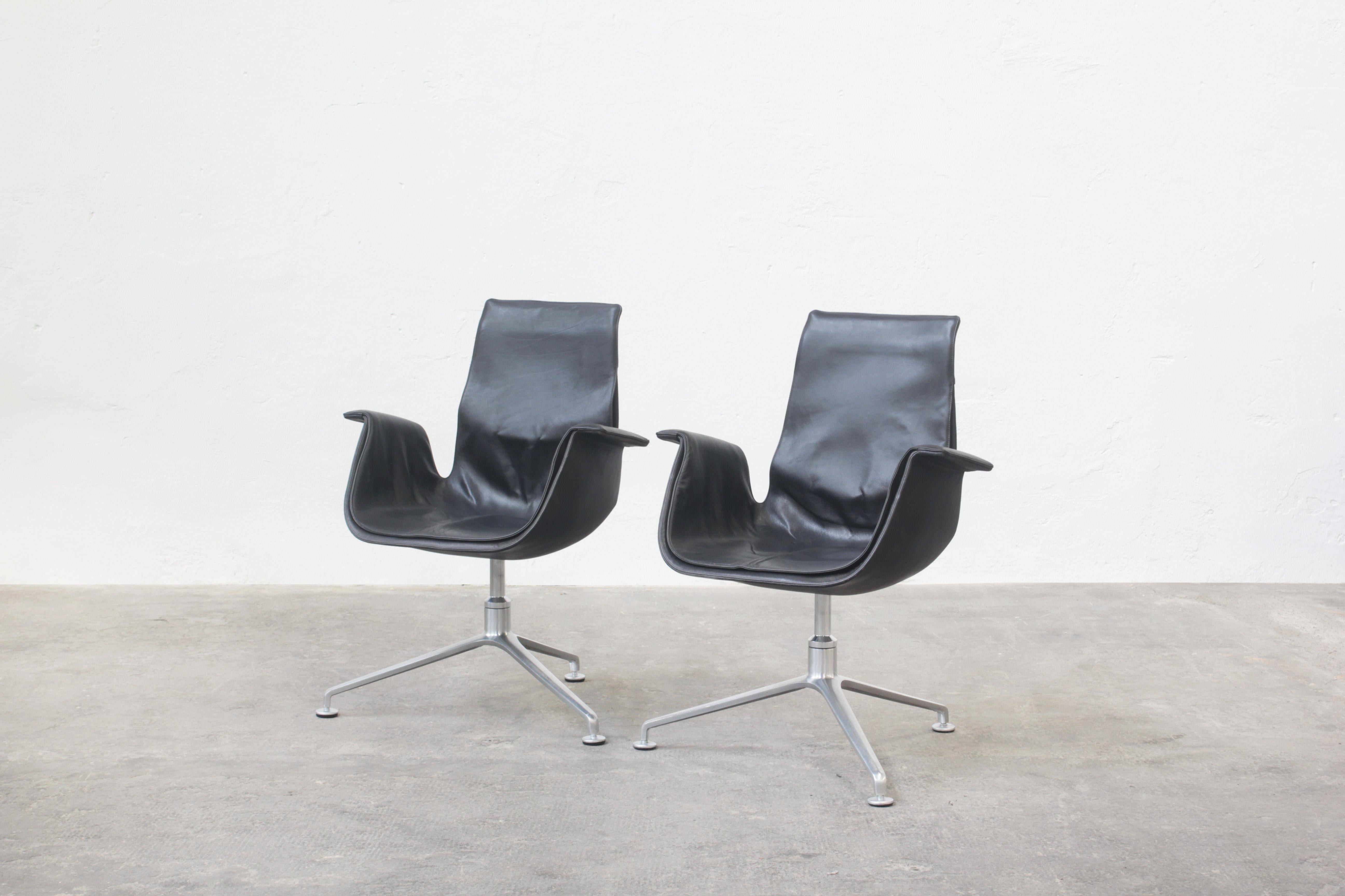 Pair of FK 6725 Tulip Chairs by Fabricius & Kastholm Kill International In Good Condition In Berlin, DE