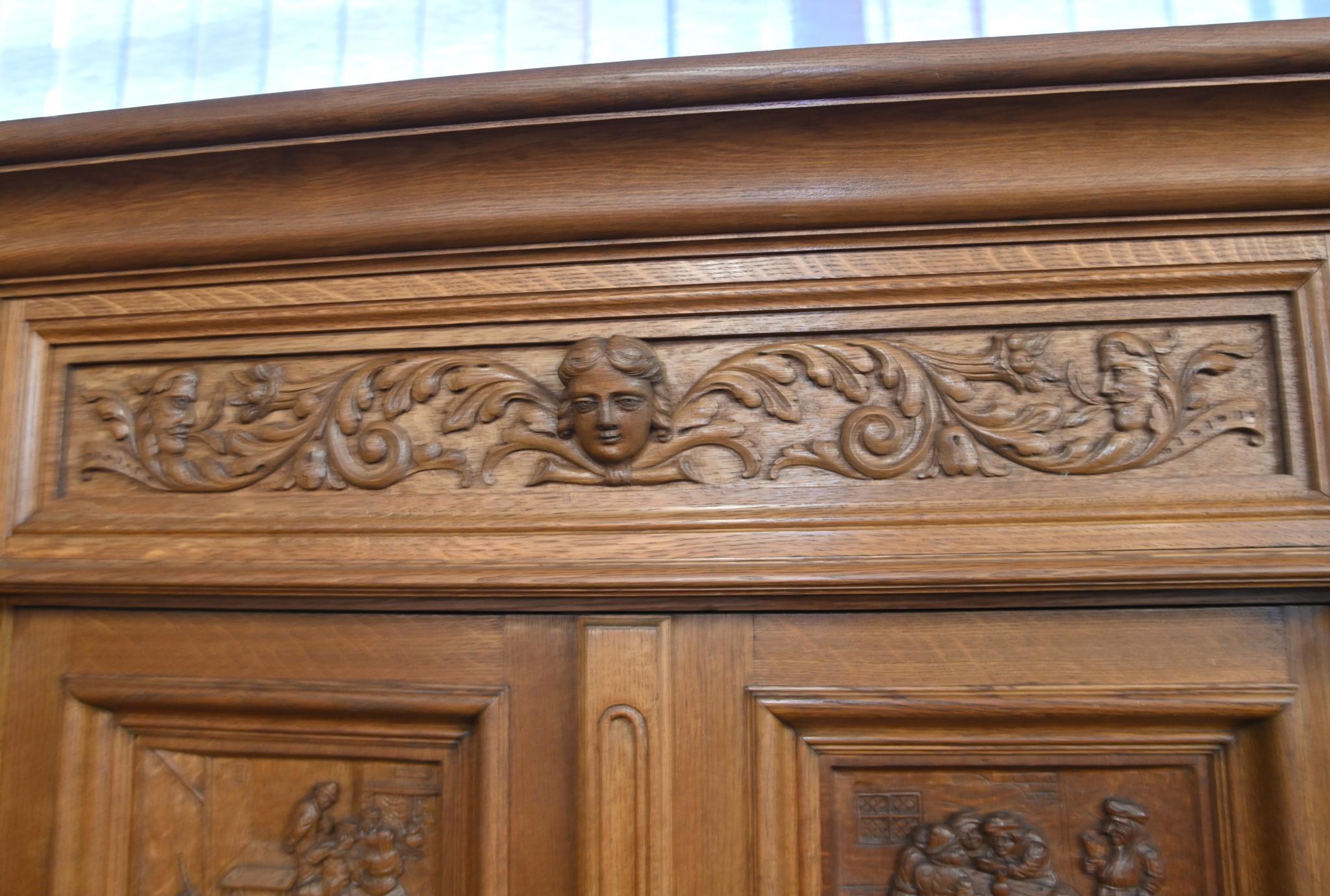 Chêne Paire d'armoires sculptées Flemish Armoires penderies Oak 1840 en vente