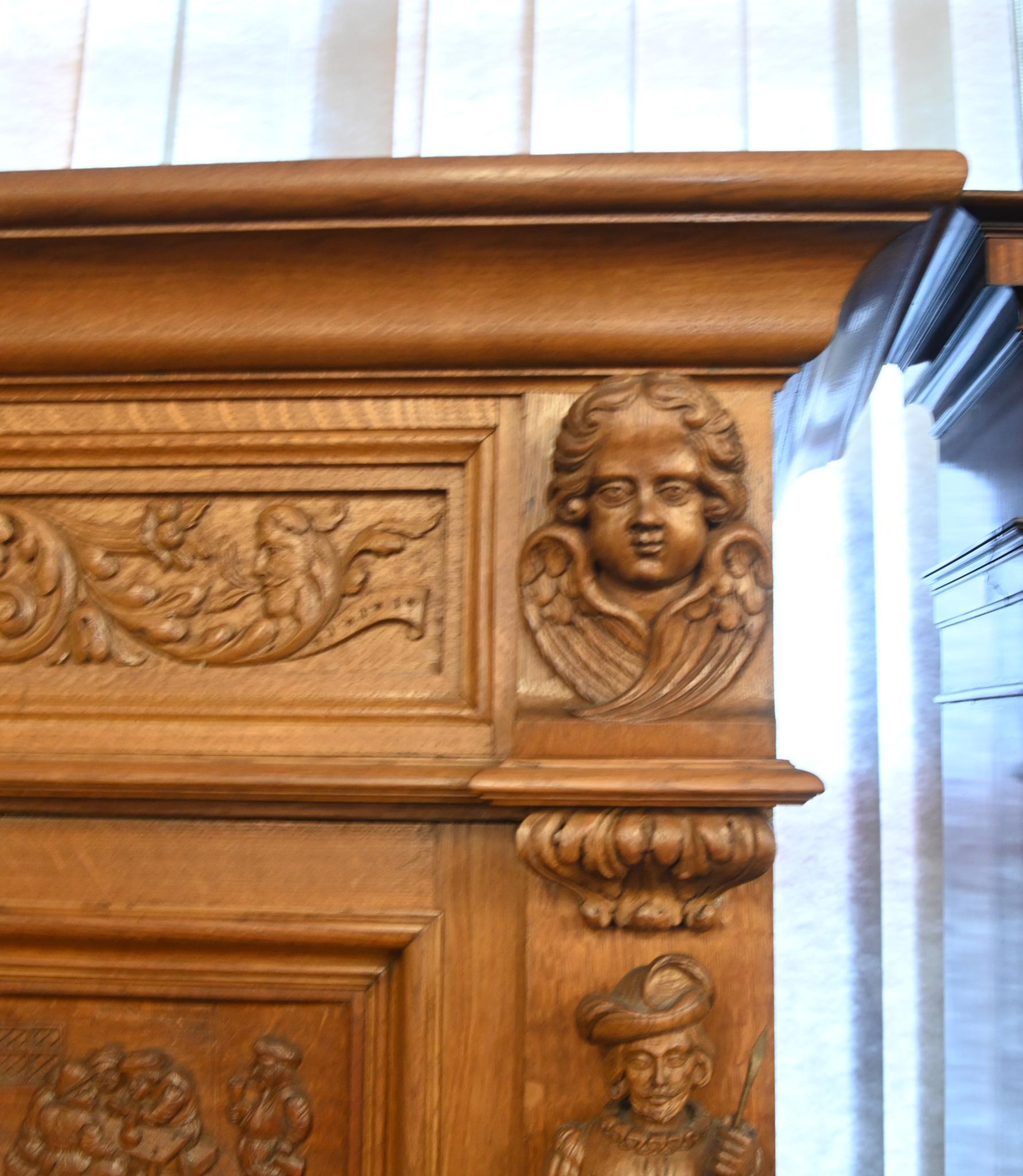 Paire d'armoires sculptées Flemish Armoires penderies Oak 1840 en vente 4