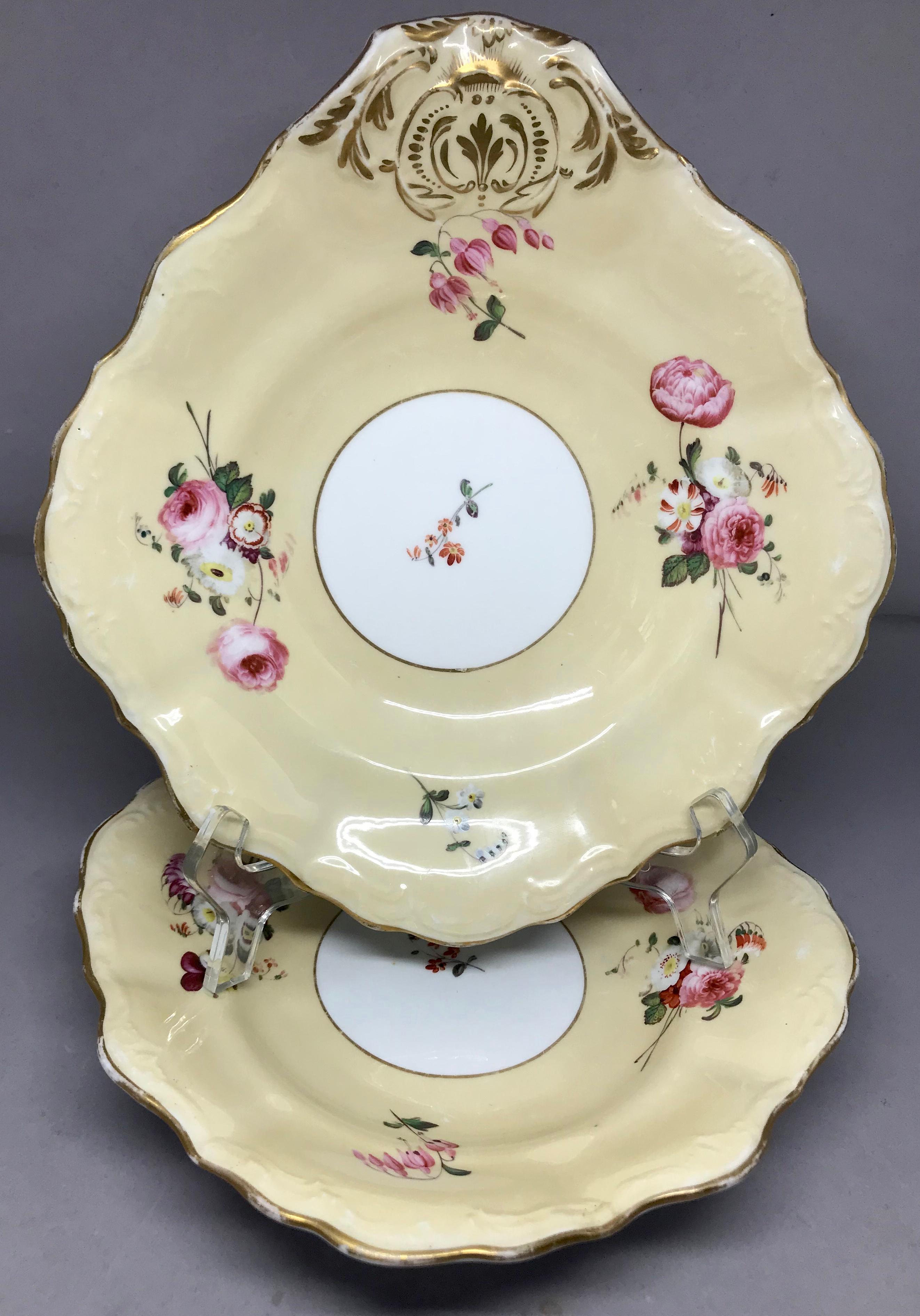 Pair of Floral and Gilt Painted Sweetmeat Dishes In Good Condition For Sale In New York, NY