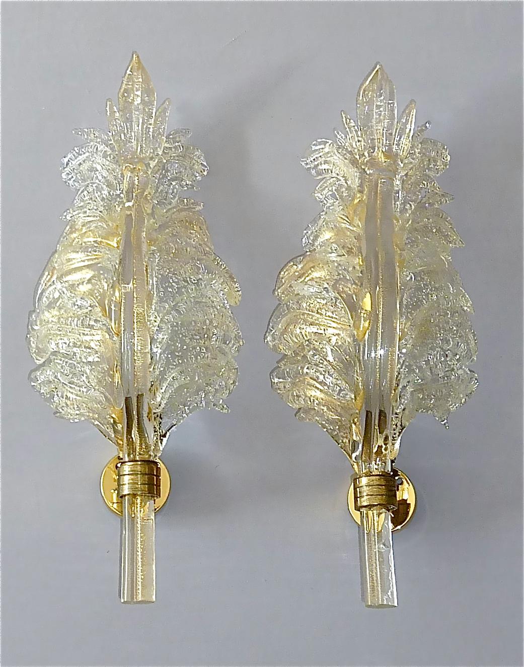 Fabulous pair of Barovier & Toso Murano art glass floral leaf sconces or wall lights, Italy, circa 1970s. They have a beautifully hand-crafted floral leaf shape and they are made in 