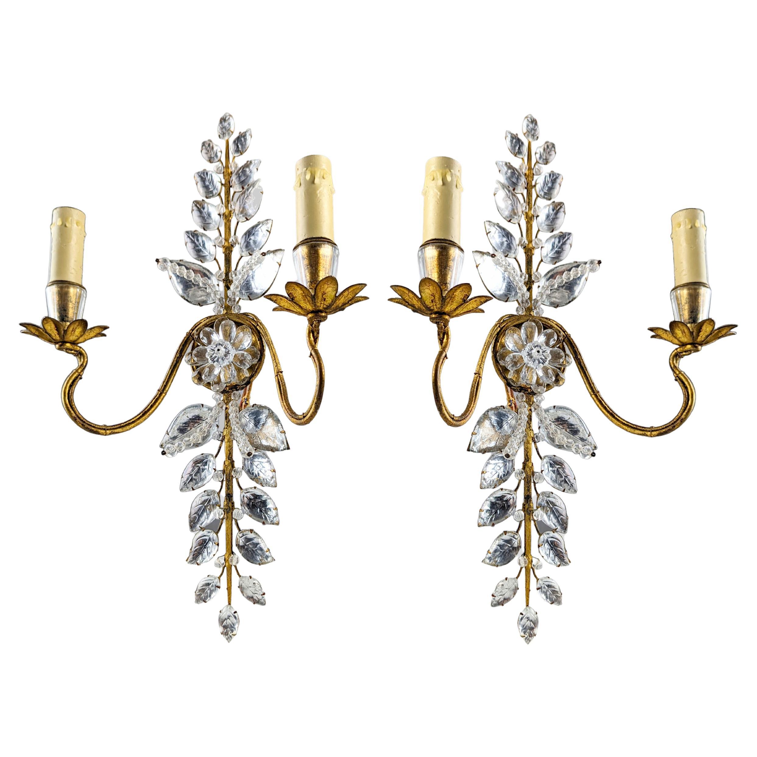 Paire d'appliques florales de la Maison Bagues en cristal et métal doré