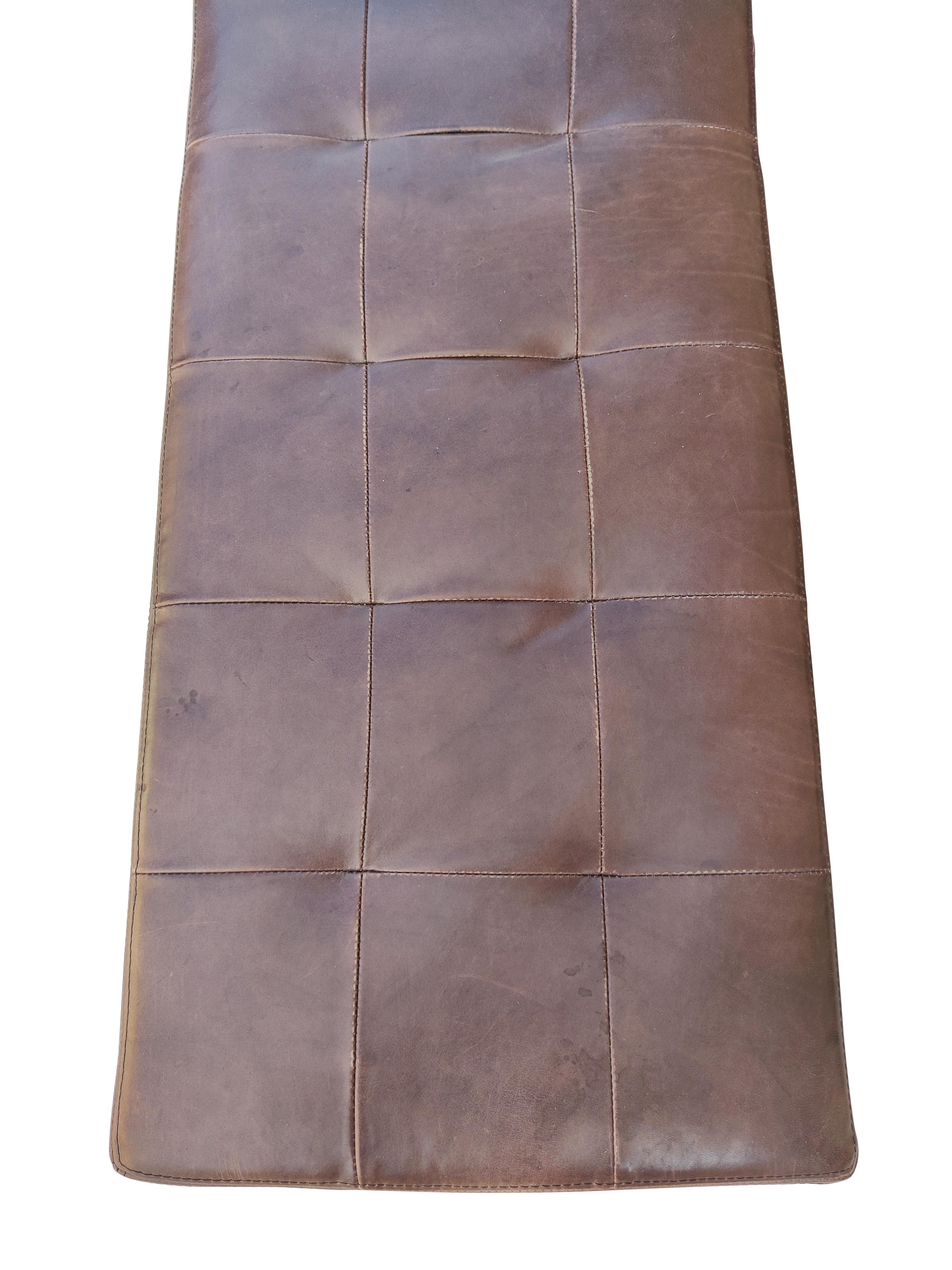 XXI secolo e contemporaneo Coppia di panche in pelle marrone in stile Florence Knoll o MCM su basi in acciaio cromato in vendita
