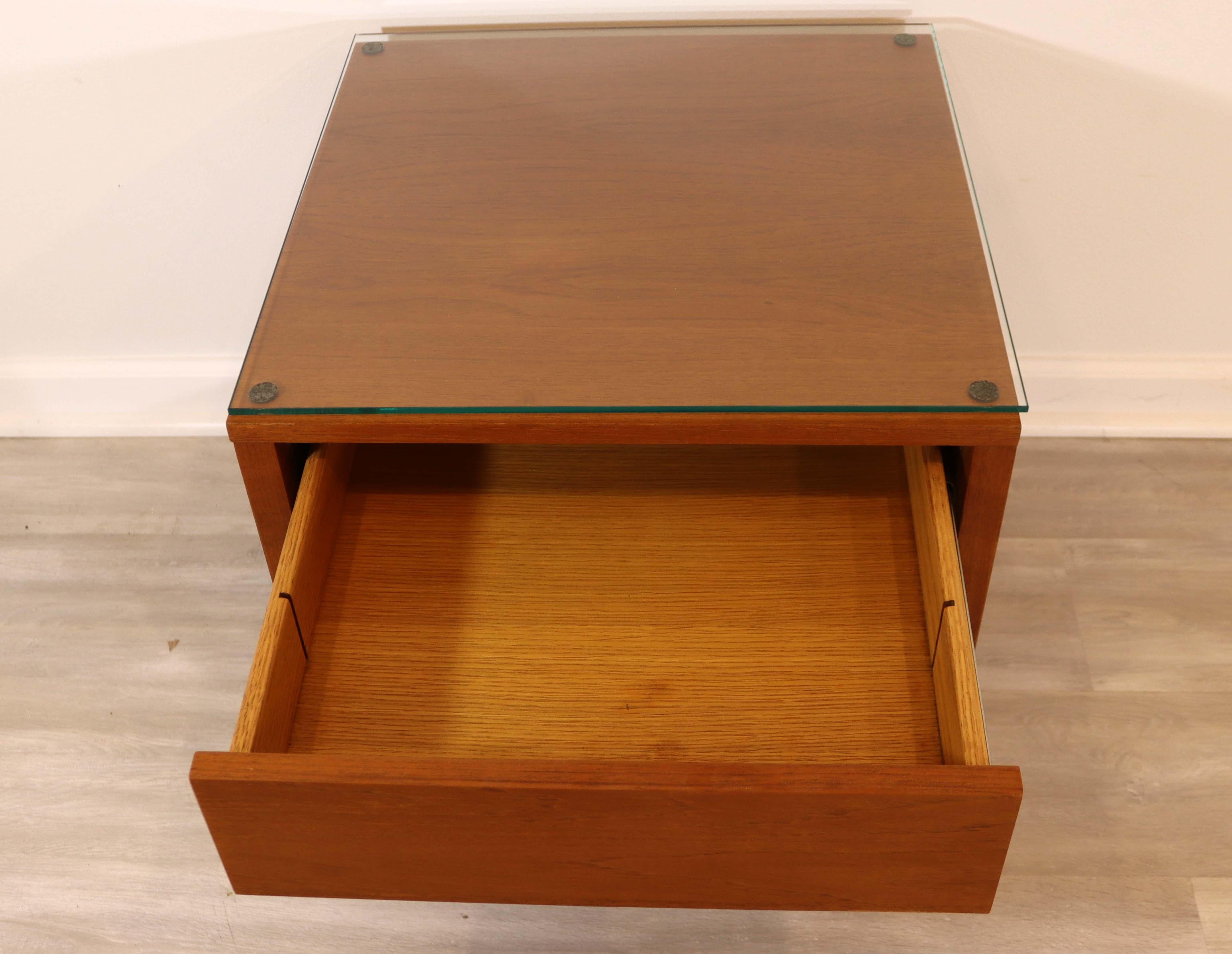 Pair Florence Knoll Walnut Nightstands Side Tables Mid-Century Modern Vintage In Good Condition In Keego Harbor, MI