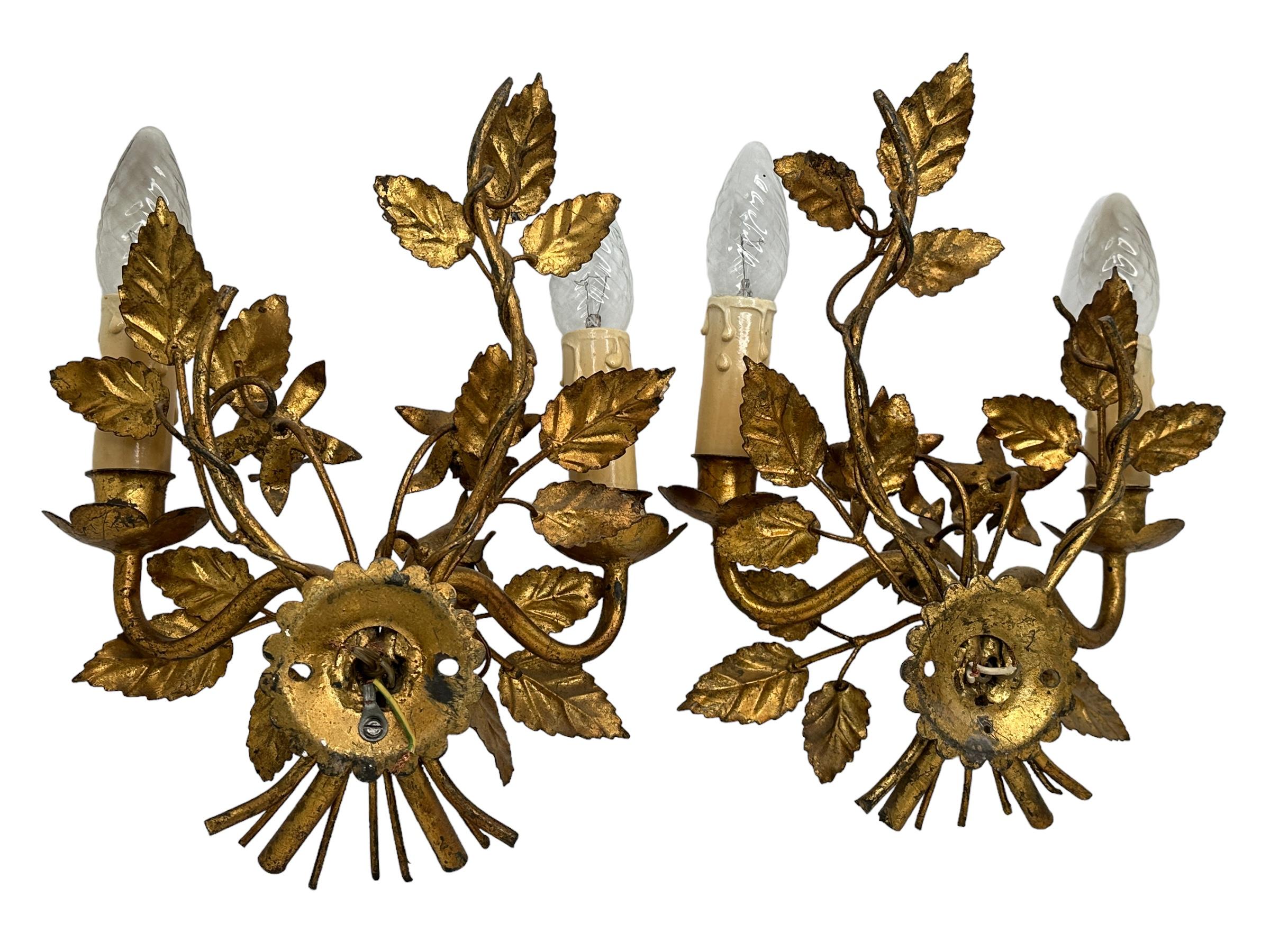 Paire d'appliques à deux lumières en métal doré Florentine Toleware Tole by Koegl en vente 5
