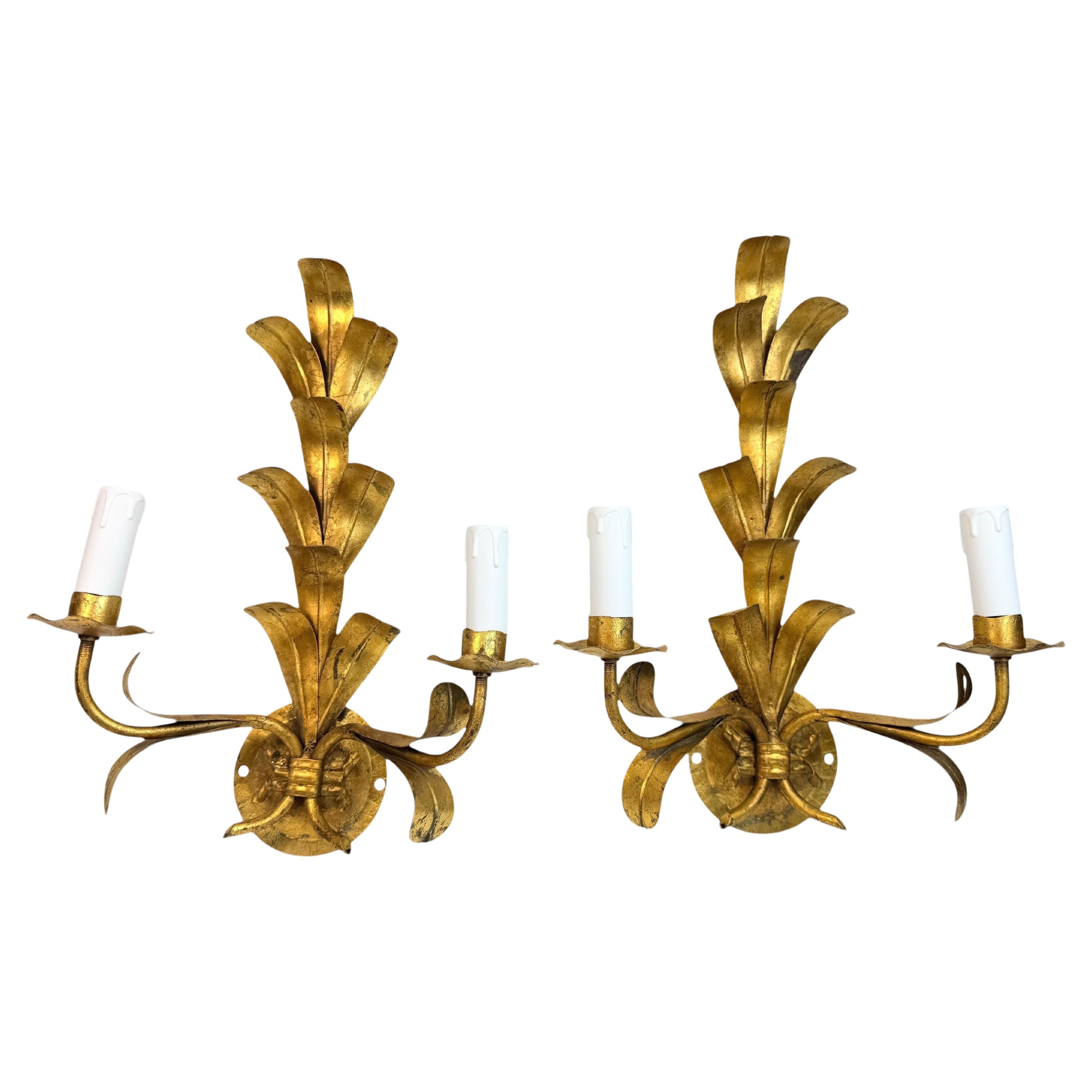 Pair Florentine Hollywood Regency Gilt Metal Acanthus Leaves Sconces Italy 1960s For Sale