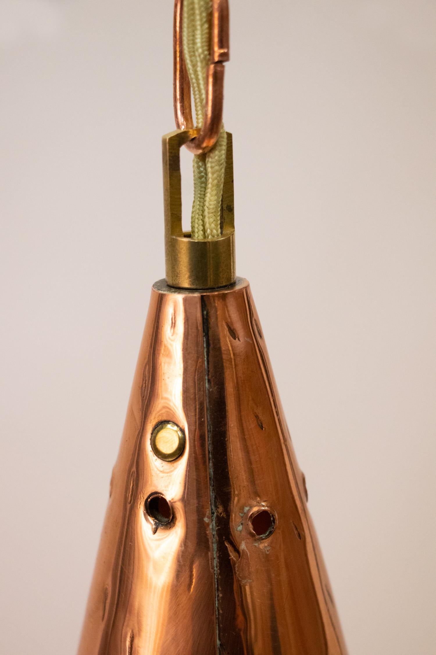 Zwei dänische Kegel-Pendelleuchten aus gehämmertem Kupfer von E.S Horn Aalestrup, 1950er Jahre im Angebot 4