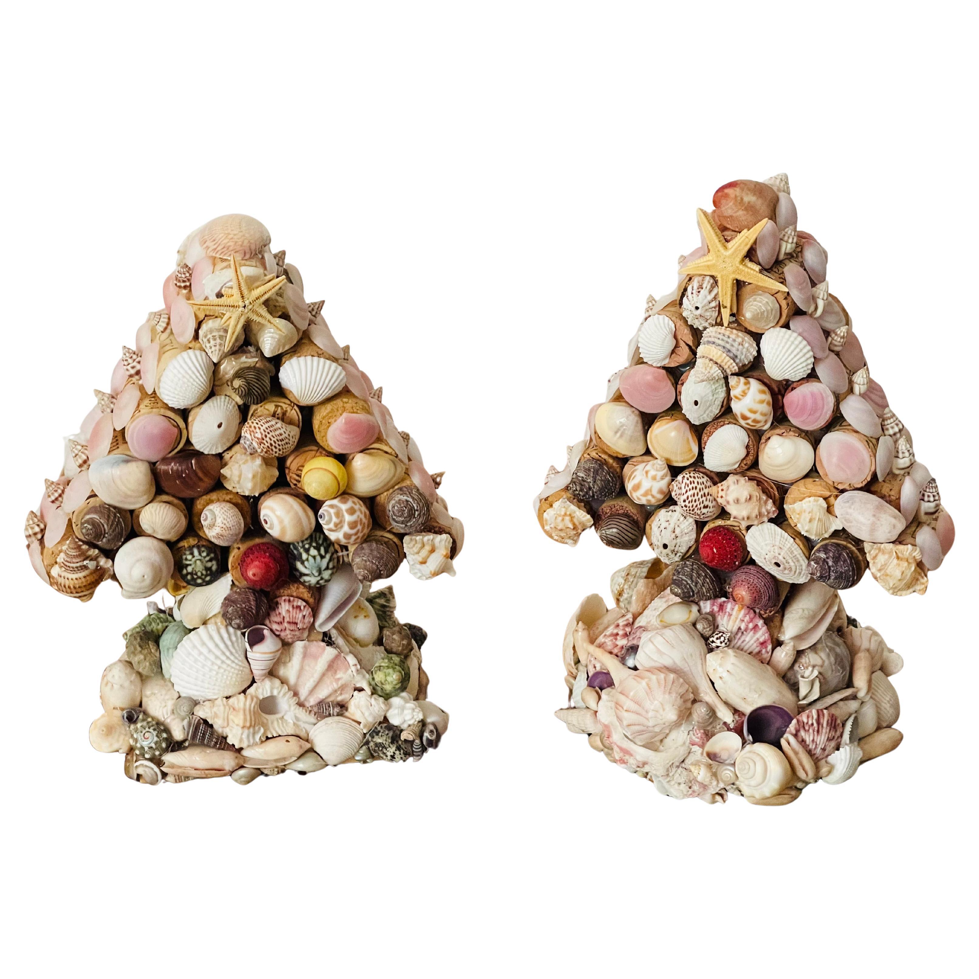 Coppia Folk Art Florida Conchiglie Marine Alberi di Natale Costieri in vendita