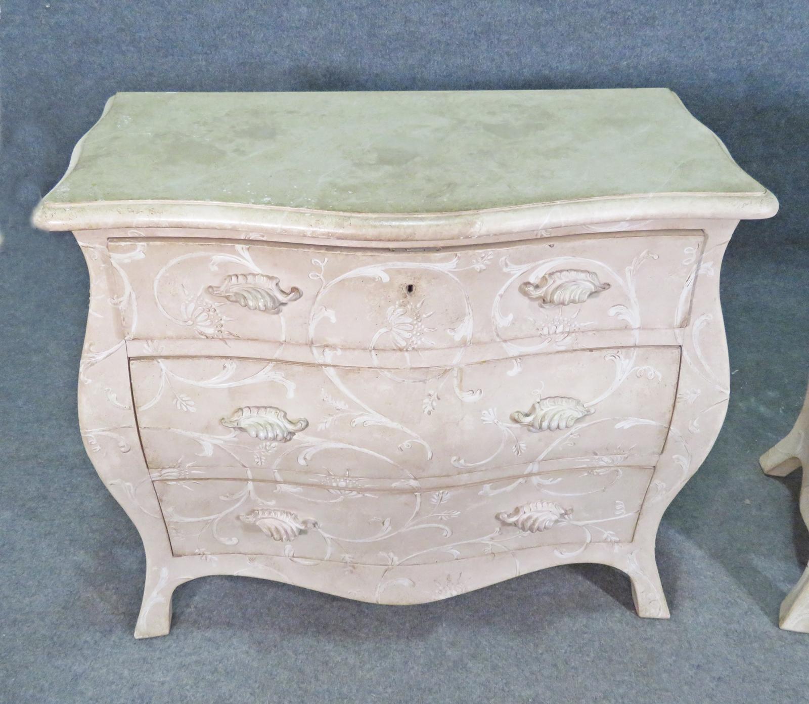Pair Foral Painted White Decorated Gustavian Style Bombe Commodes Nightstands In Good Condition For Sale In Swedesboro, NJ