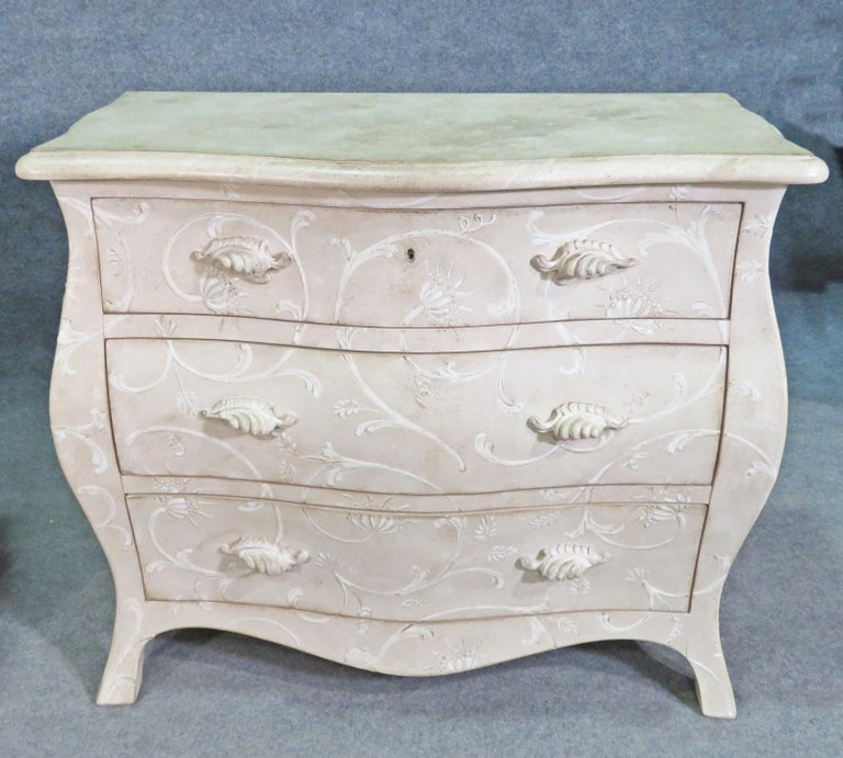 Pair Foral Painted White Decorated Gustavian Style Bombe Commodes Nightstands For Sale 1