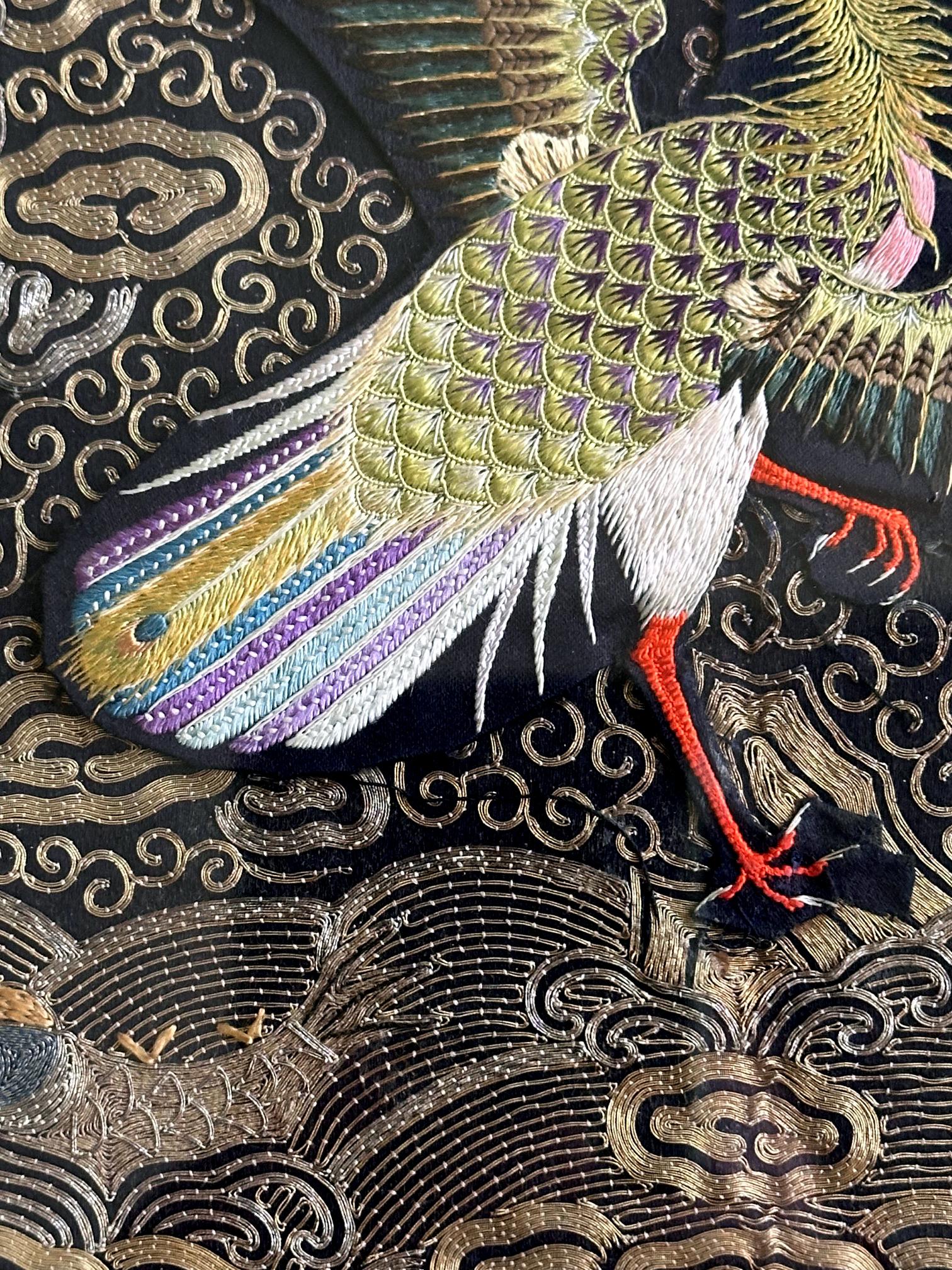 Paire d'encadrements Superbe insigne de troisième rang brodé en forme de paon de la dynastie chinoise Qing en vente 3