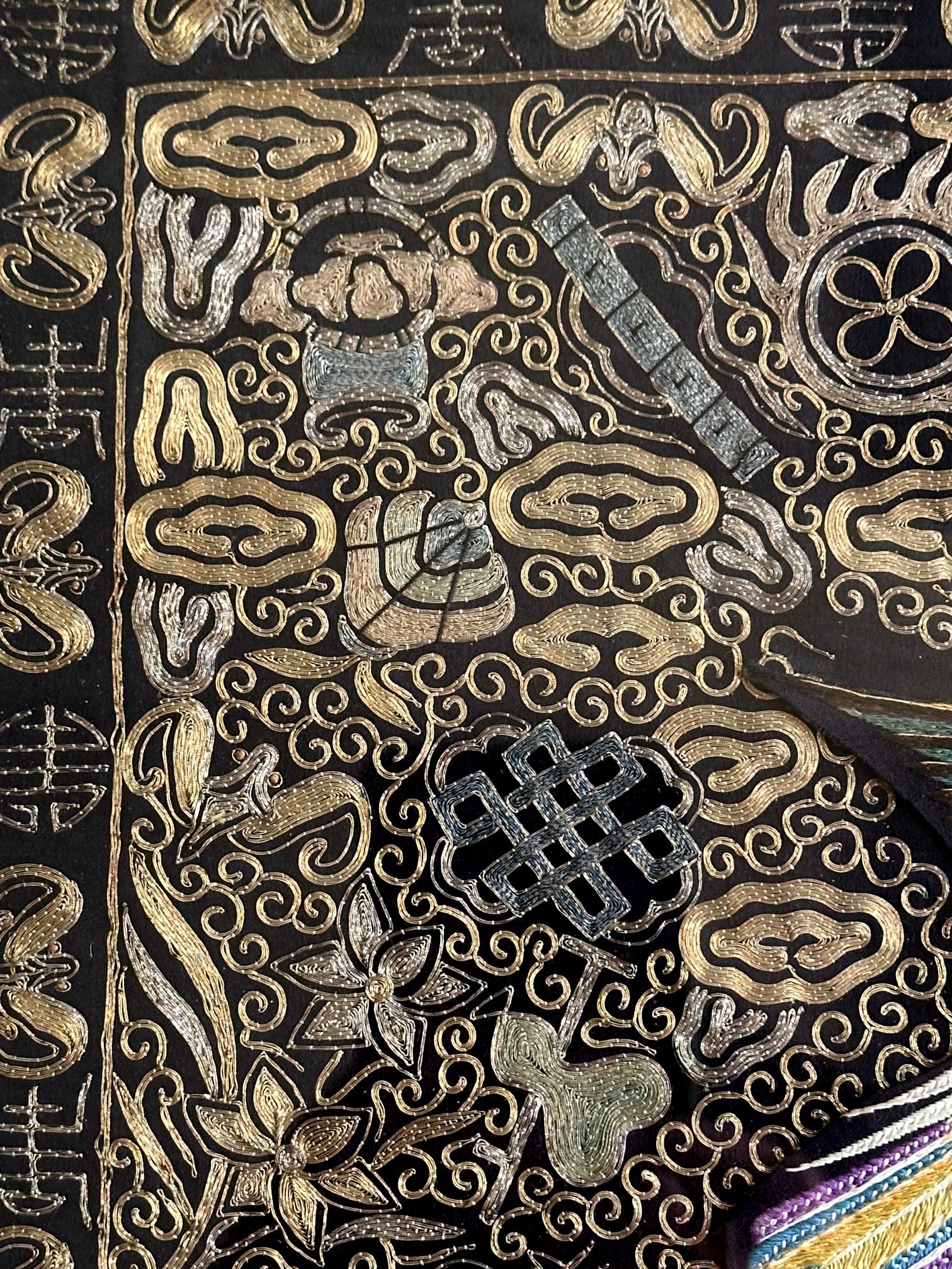 Paire d'encadrements Superbe insigne de troisième rang brodé en forme de paon de la dynastie chinoise Qing en vente 5