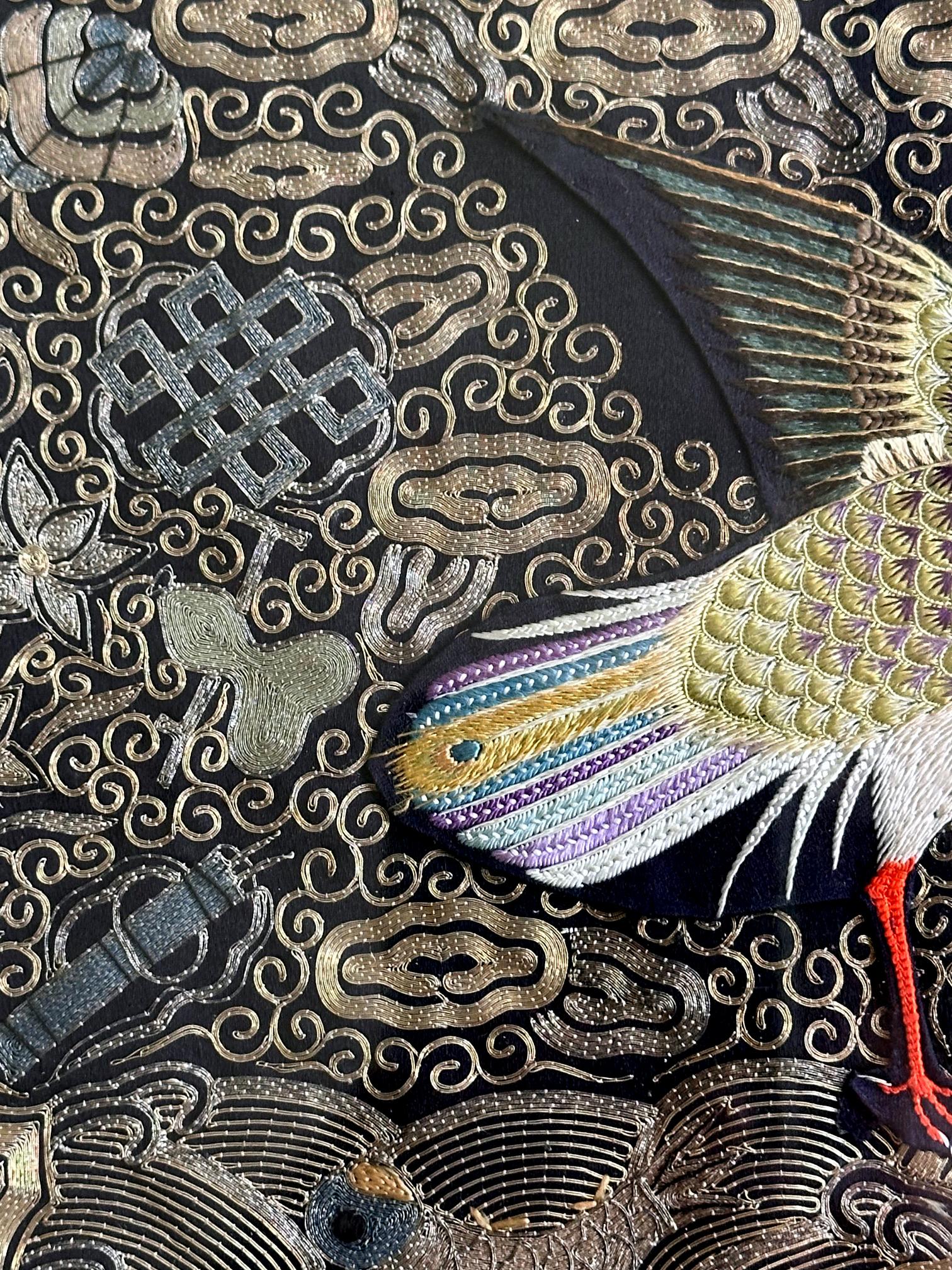 Paire d'encadrements Superbe insigne de troisième rang brodé en forme de paon de la dynastie chinoise Qing en vente 9