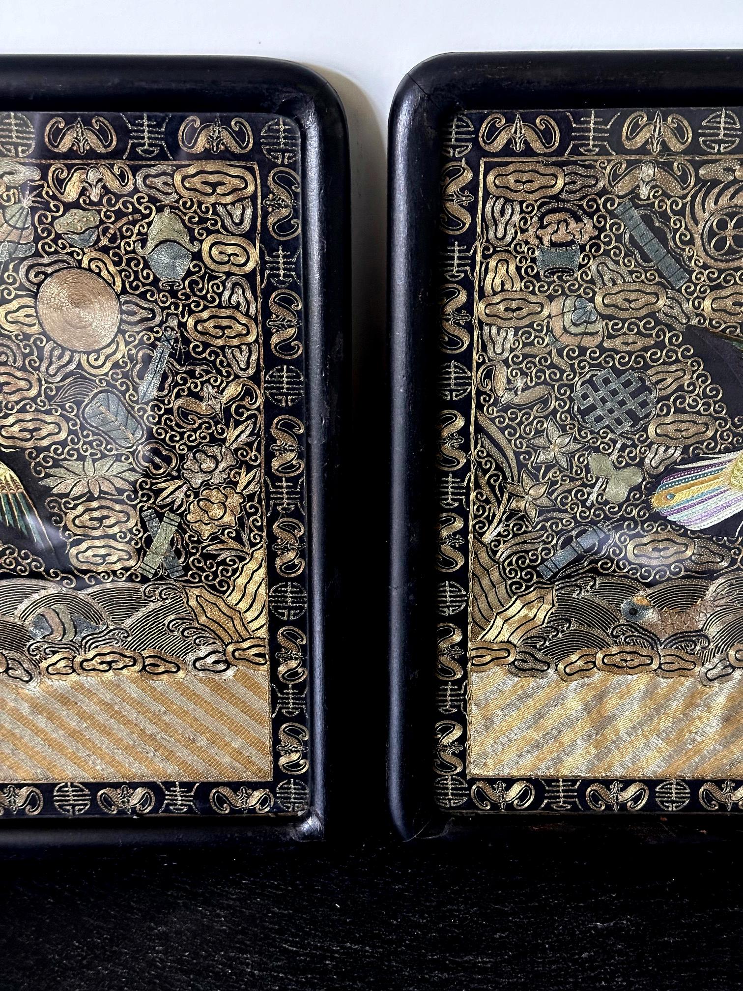Paire d'encadrements Superbe insigne de troisième rang brodé en forme de paon de la dynastie chinoise Qing en vente 11