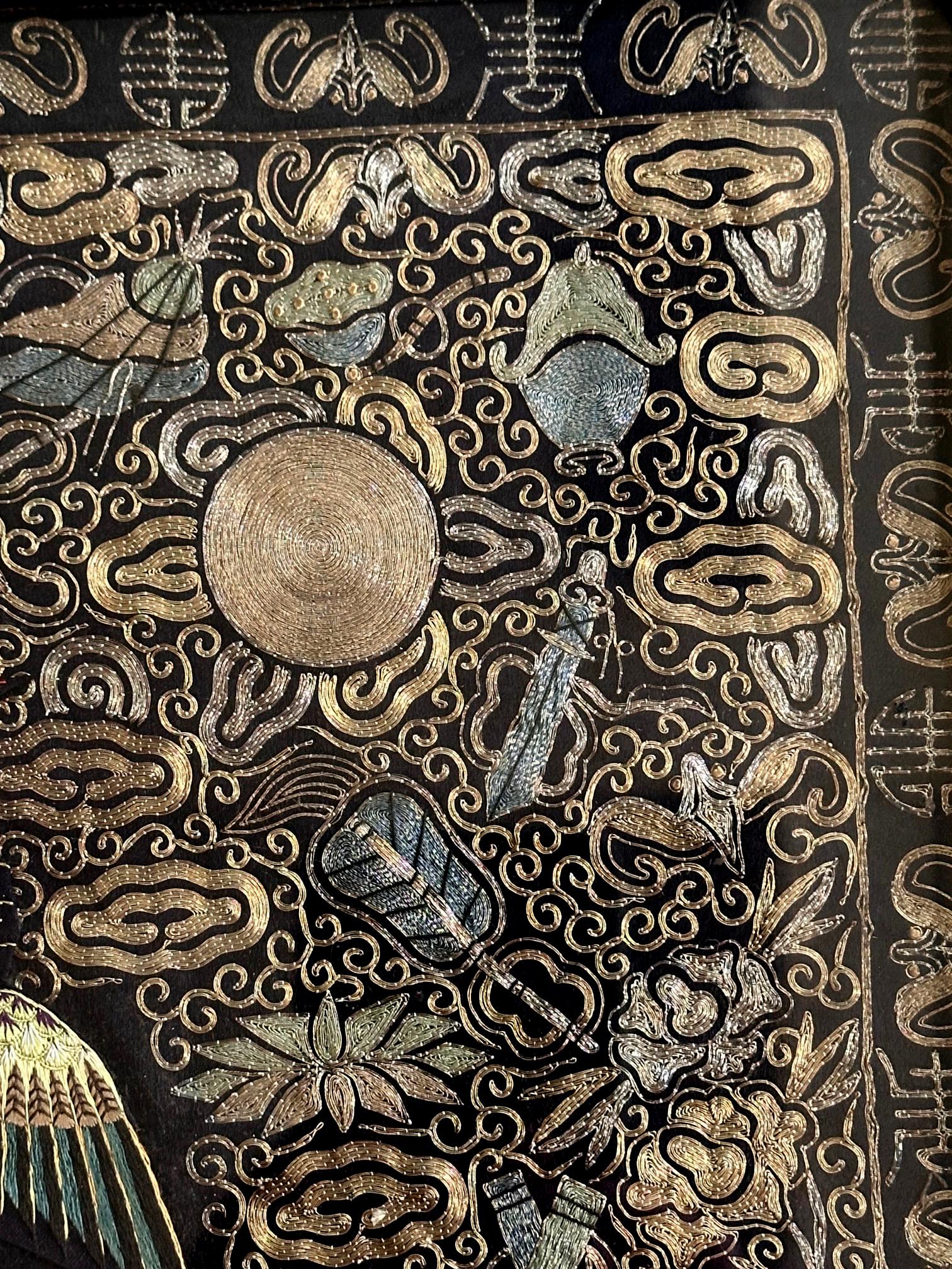 Soie Paire d'encadrements Superbe insigne de troisième rang brodé en forme de paon de la dynastie chinoise Qing en vente