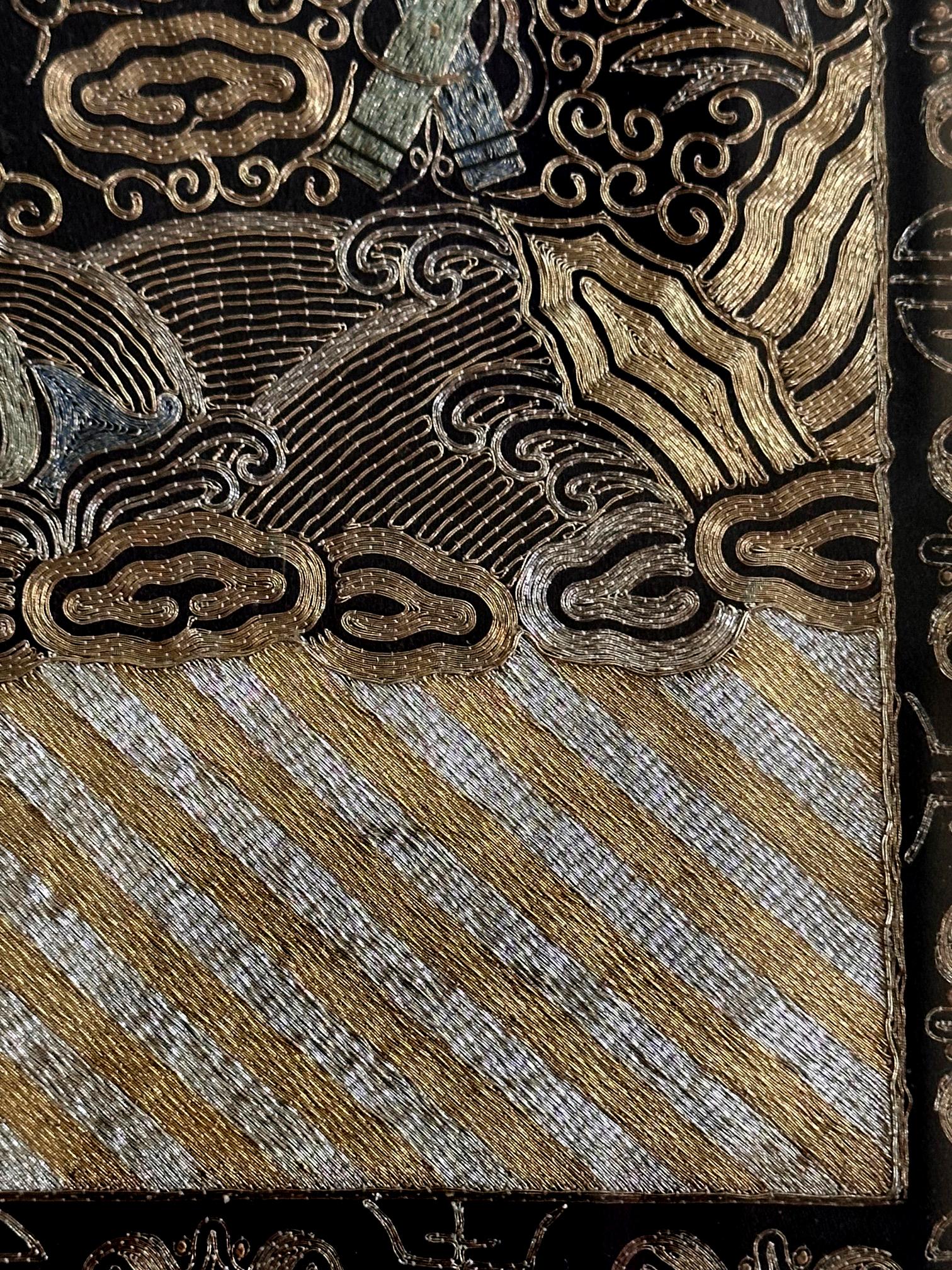 Paire d'encadrements Superbe insigne de troisième rang brodé en forme de paon de la dynastie chinoise Qing en vente 1