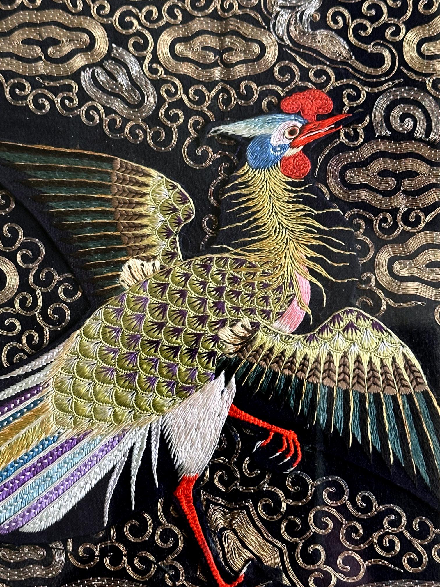 Paire d'encadrements Superbe insigne de troisième rang brodé en forme de paon de la dynastie chinoise Qing en vente 2