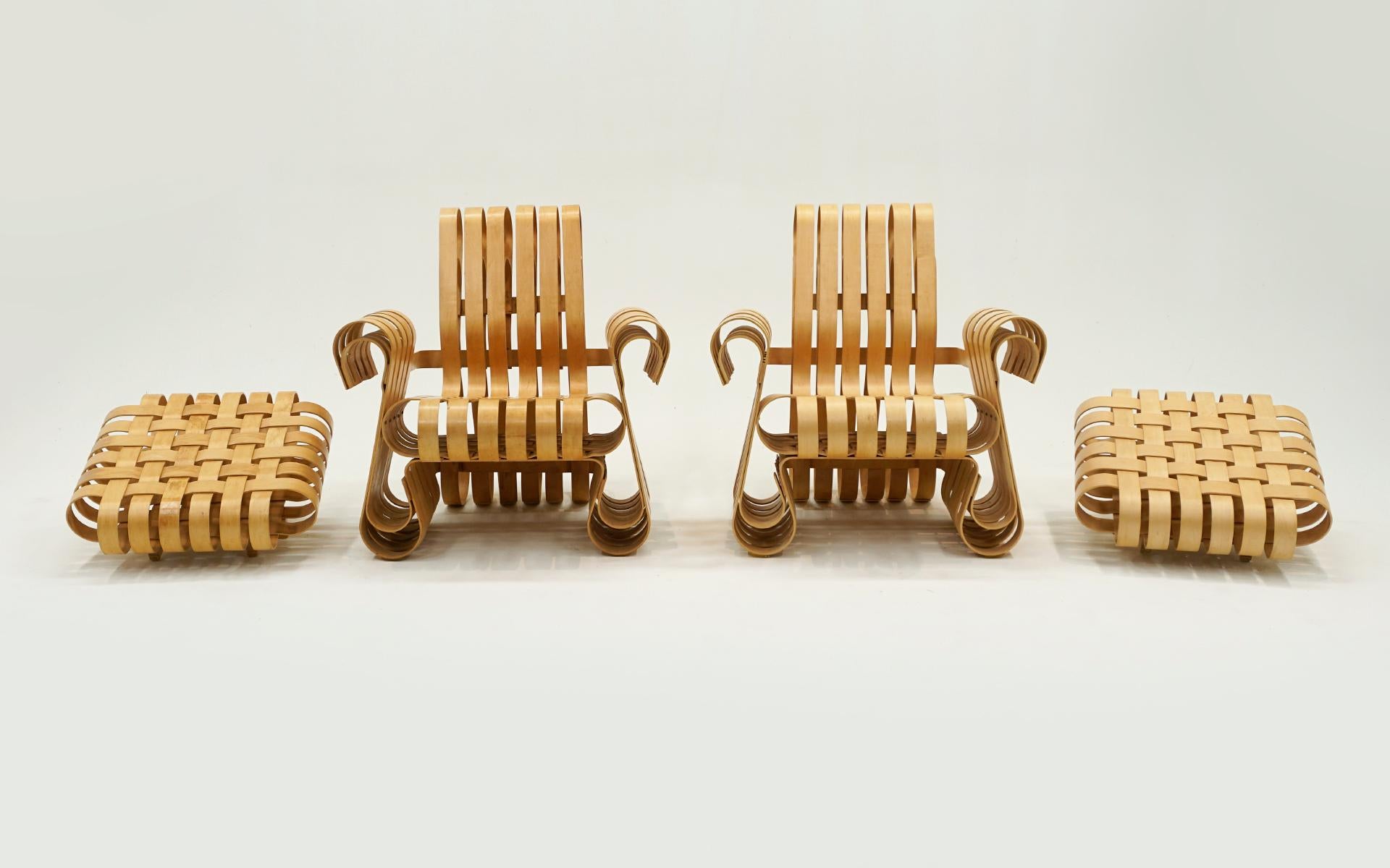 Postmoderno Coppia di sedie e ottomane Power Play di Frank Gehry per Knoll, firmate, ottime condizioni in vendita