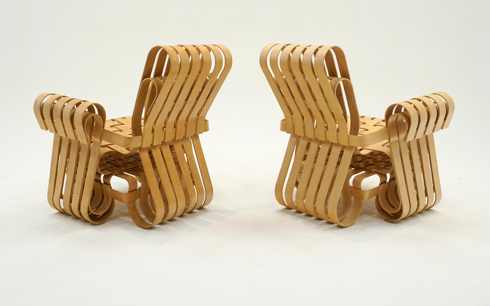 Coppia di sedie e ottomane Power Play di Frank Gehry per Knoll, firmate, ottime condizioni In condizioni buone in vendita a Kansas City, MO