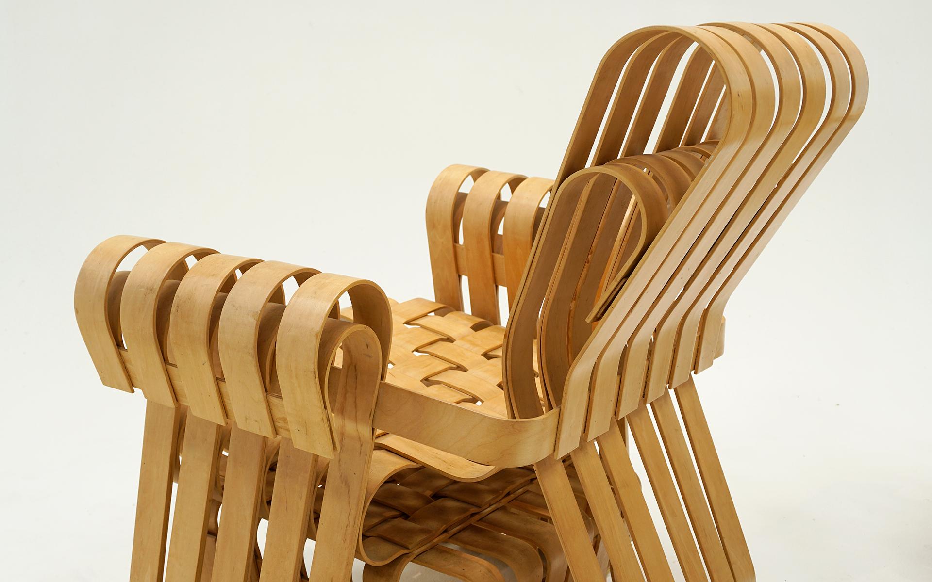 Fine XX secolo Coppia di sedie e ottomane Power Play di Frank Gehry per Knoll, firmate, ottime condizioni in vendita