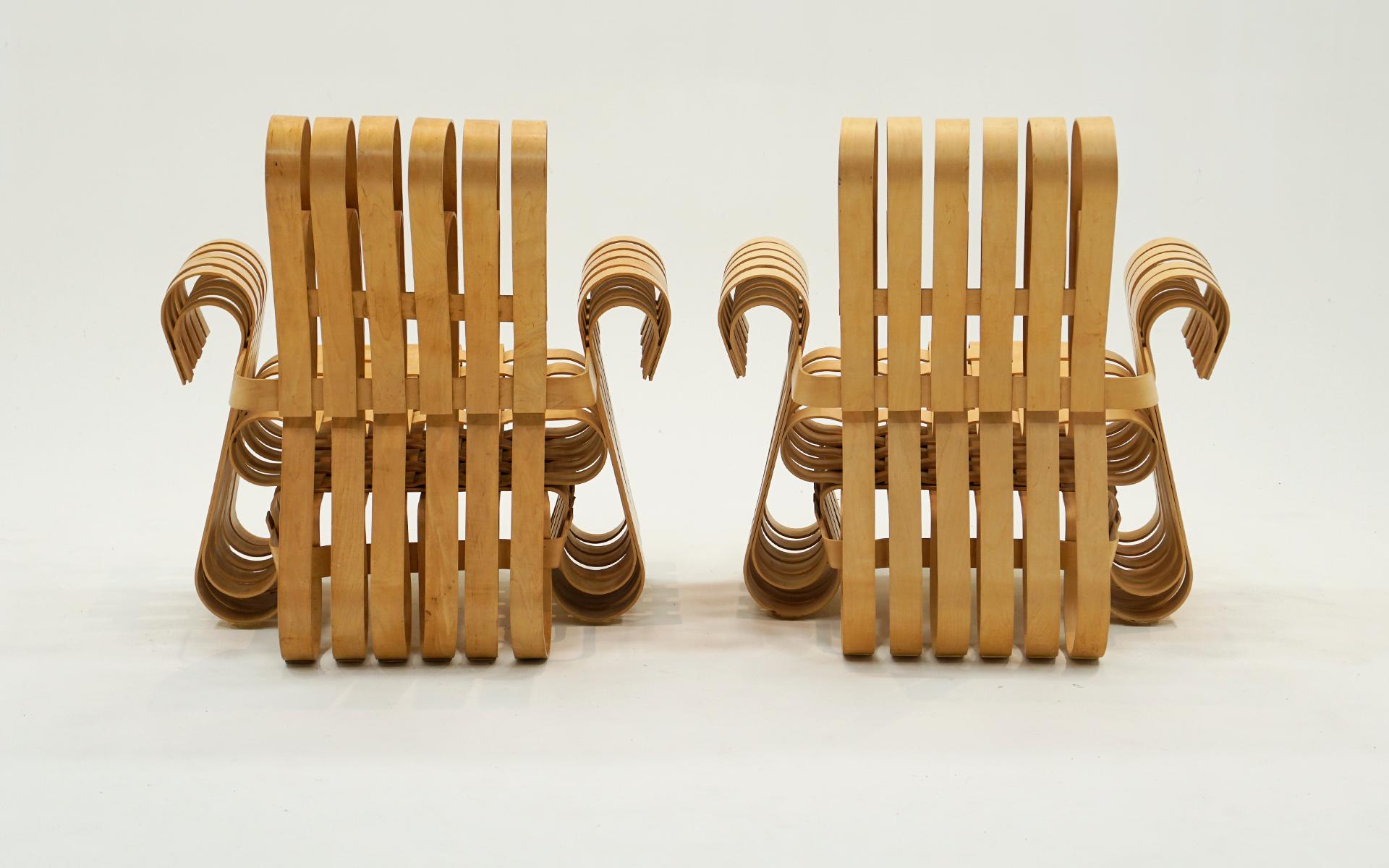 Coppia di sedie e ottomane Power Play di Frank Gehry per Knoll, firmate, ottime condizioni in vendita 1