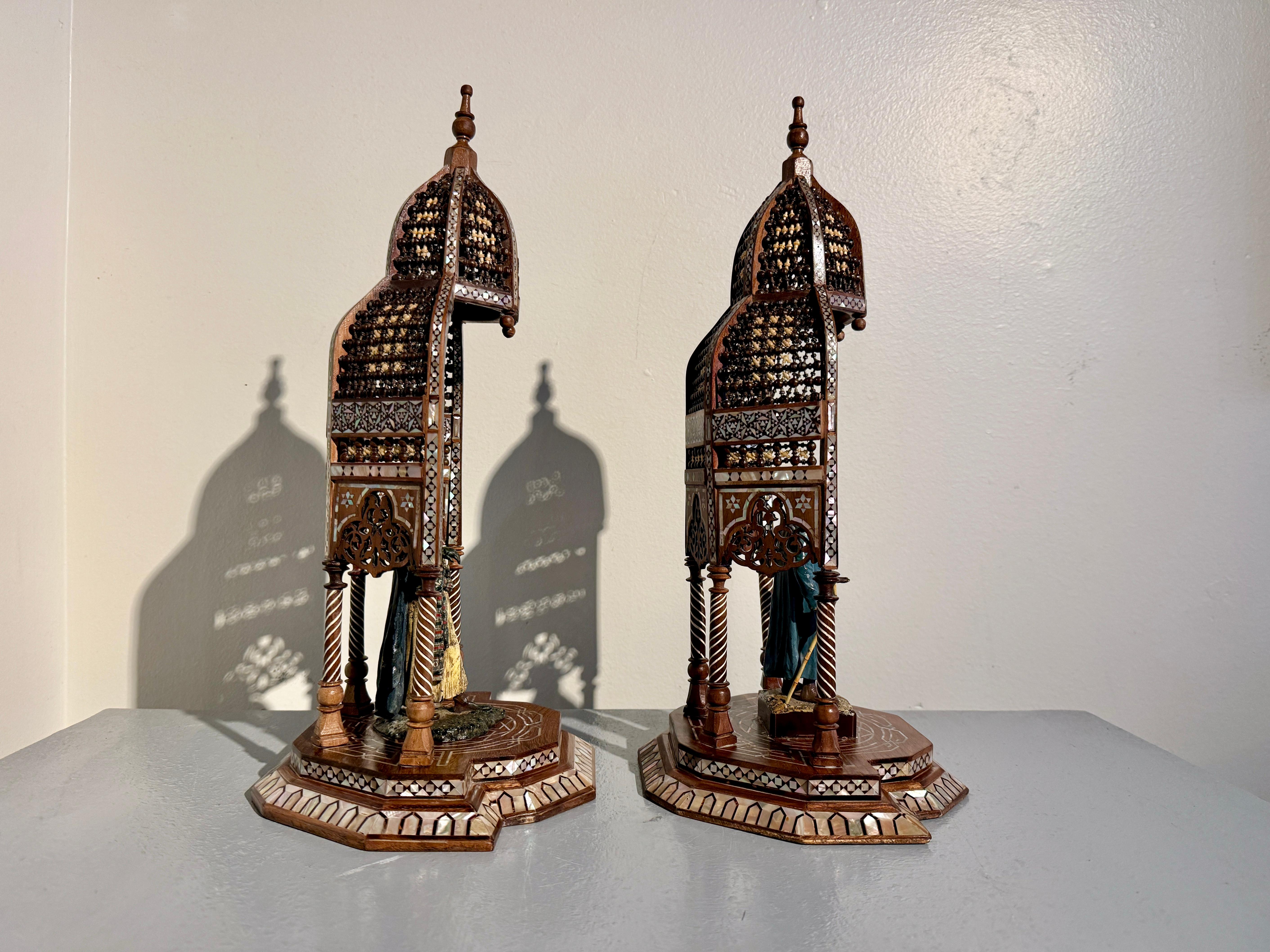 Marocain Paire de figures autrichiennes en bronze de Franz Bergmann dans des supports mauresques, début du 20e siècle en vente