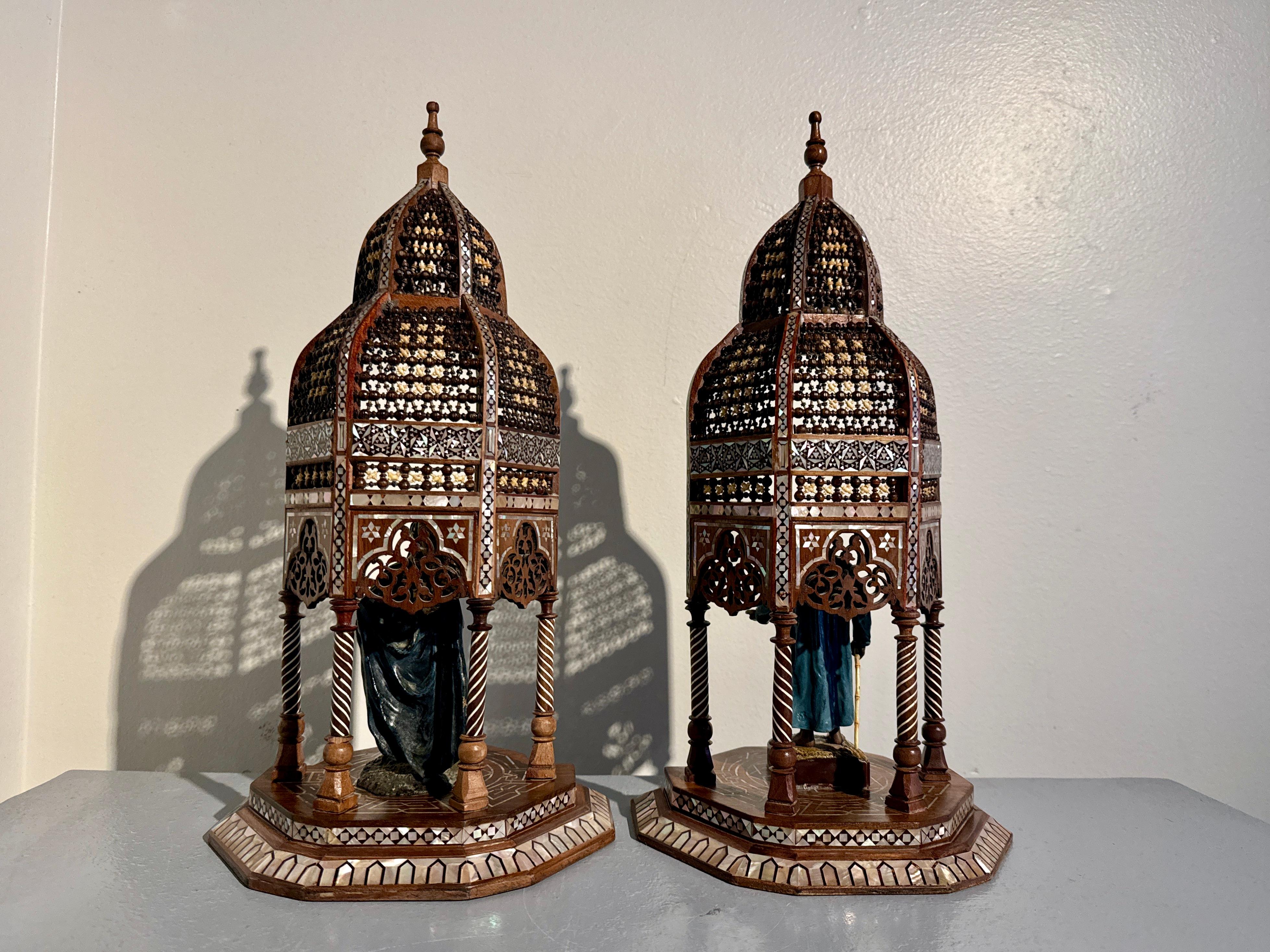 Sculpté Paire de figures autrichiennes en bronze de Franz Bergmann dans des supports mauresques, début du 20e siècle en vente