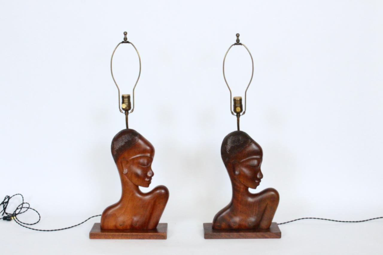 Art déco Paire de lampes de bureau en acajou avec buste de gresseur africain Franz Hagenauer, années 1920 en vente
