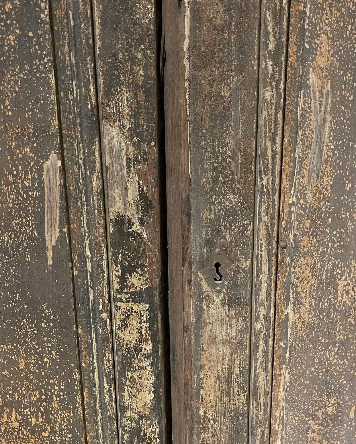 A superb pair of 18th Century French Chateau Doors from the Louis XV period. As can be seen from the photos in original condition. Highly decorative and a great look.
Each Door 238 x 95 cm.