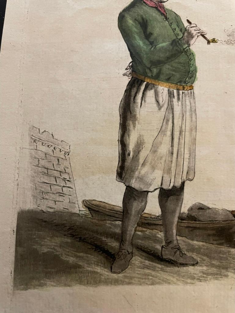 Paire de gravures françaises du 18ème siècle colorées à la main représentant des fumeurs de pipe en vente 6