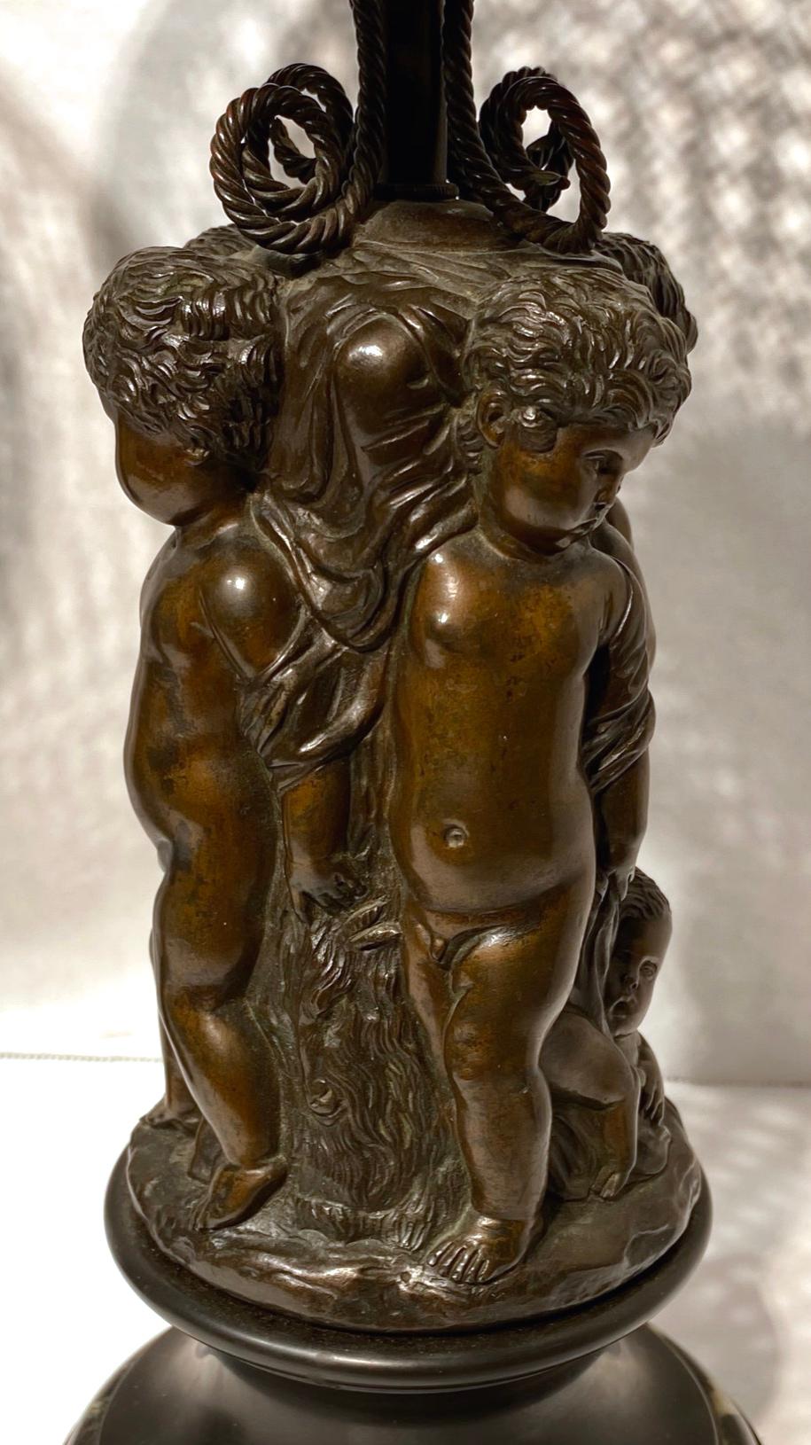 Paar französische Korbeilles aus Bronze des 19. Jahrhunderts, die Amore darstellen im Angebot 7