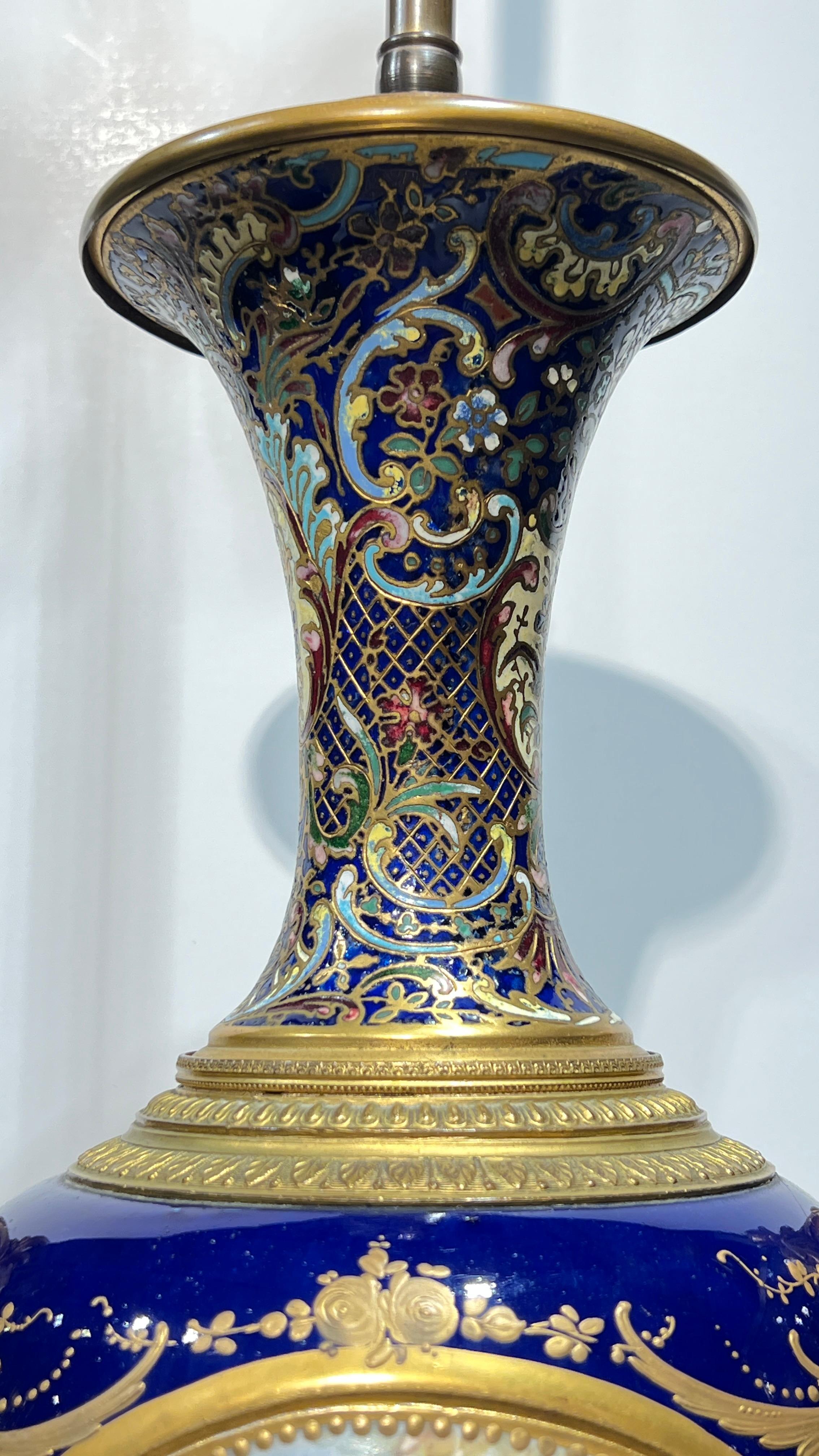 Rococò Coppia Francese 19 secolo Francese  Vasi in bronzo e Sèvres fatti su misura per la lampada in vendita