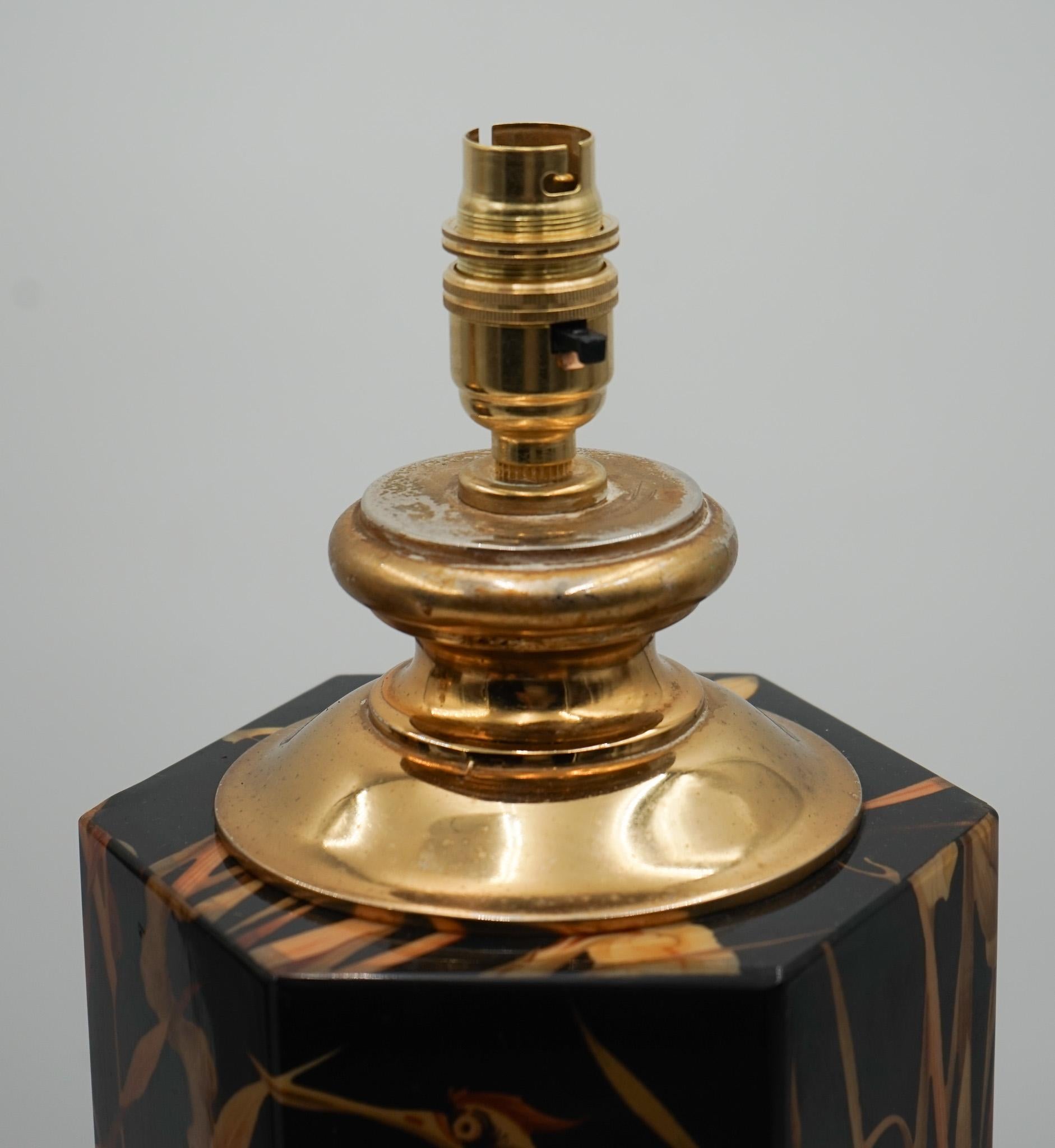 PAR FRANCÉS 1970'S MAISON LE DAUPHIN HOLLYWOOD REGENCY CHINOISERiE MESAS LÁMPARAS en Bueno estado para la venta en Pulborough, GB