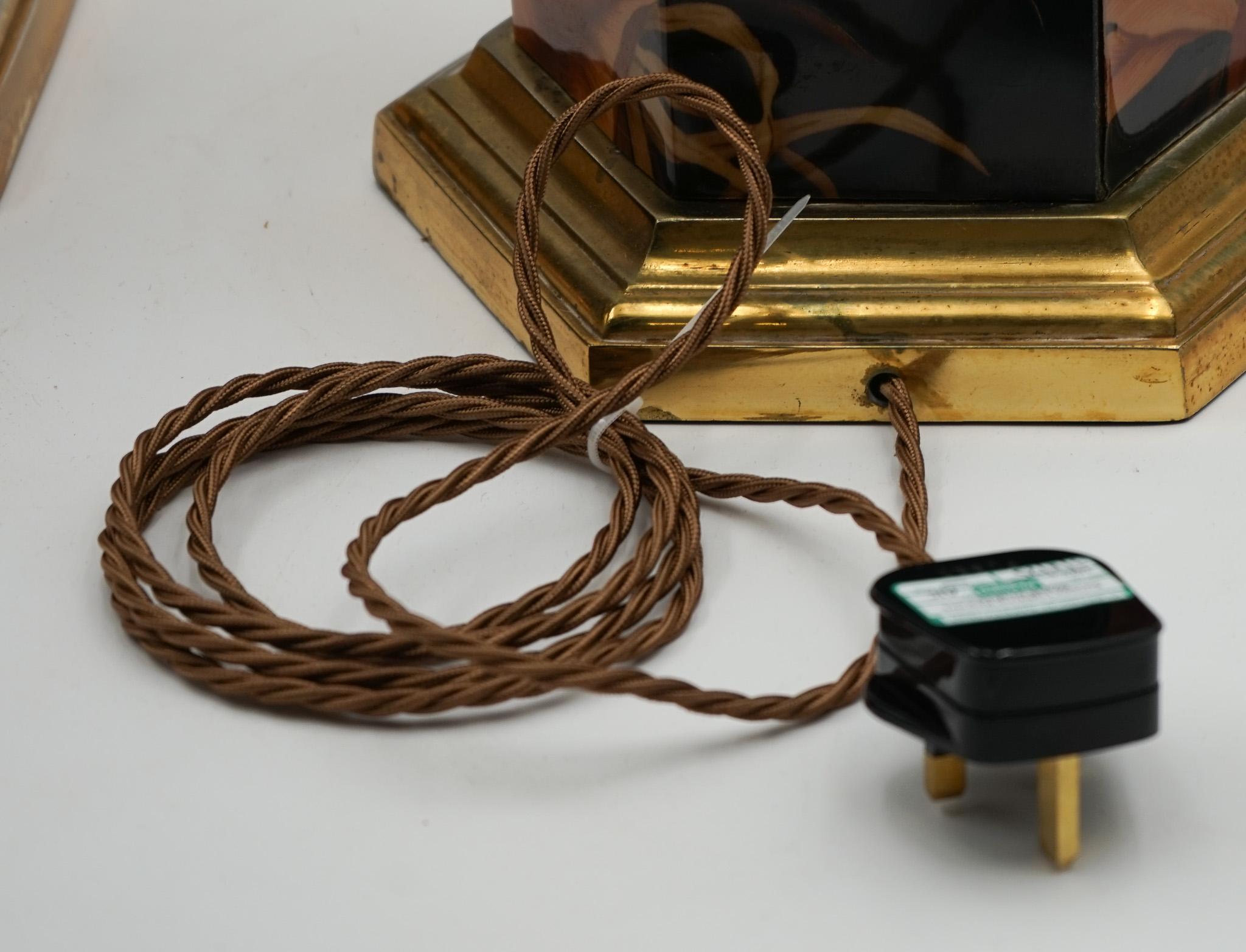 PAR FRANCÉS 1970'S MAISON LE DAUPHIN HOLLYWOOD REGENCY CHINOISERiE MESAS LÁMPARAS en venta 2