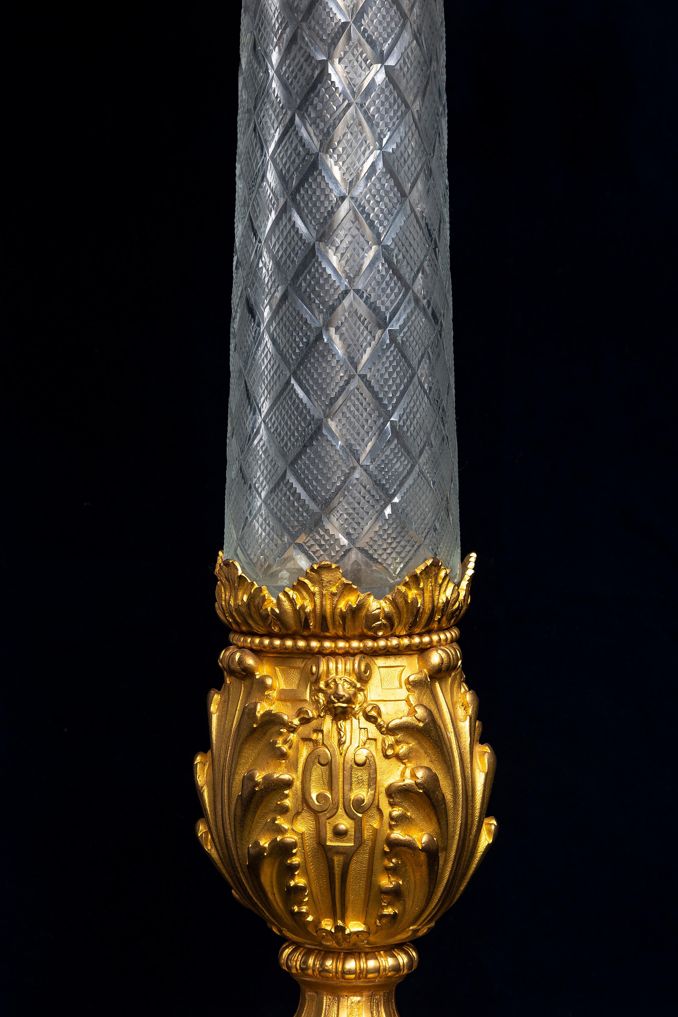 Coppia di candelabri francesi del 19° secolo in cristallo tagliato e bronzo Dore a più bracci con galletti in vendita 5