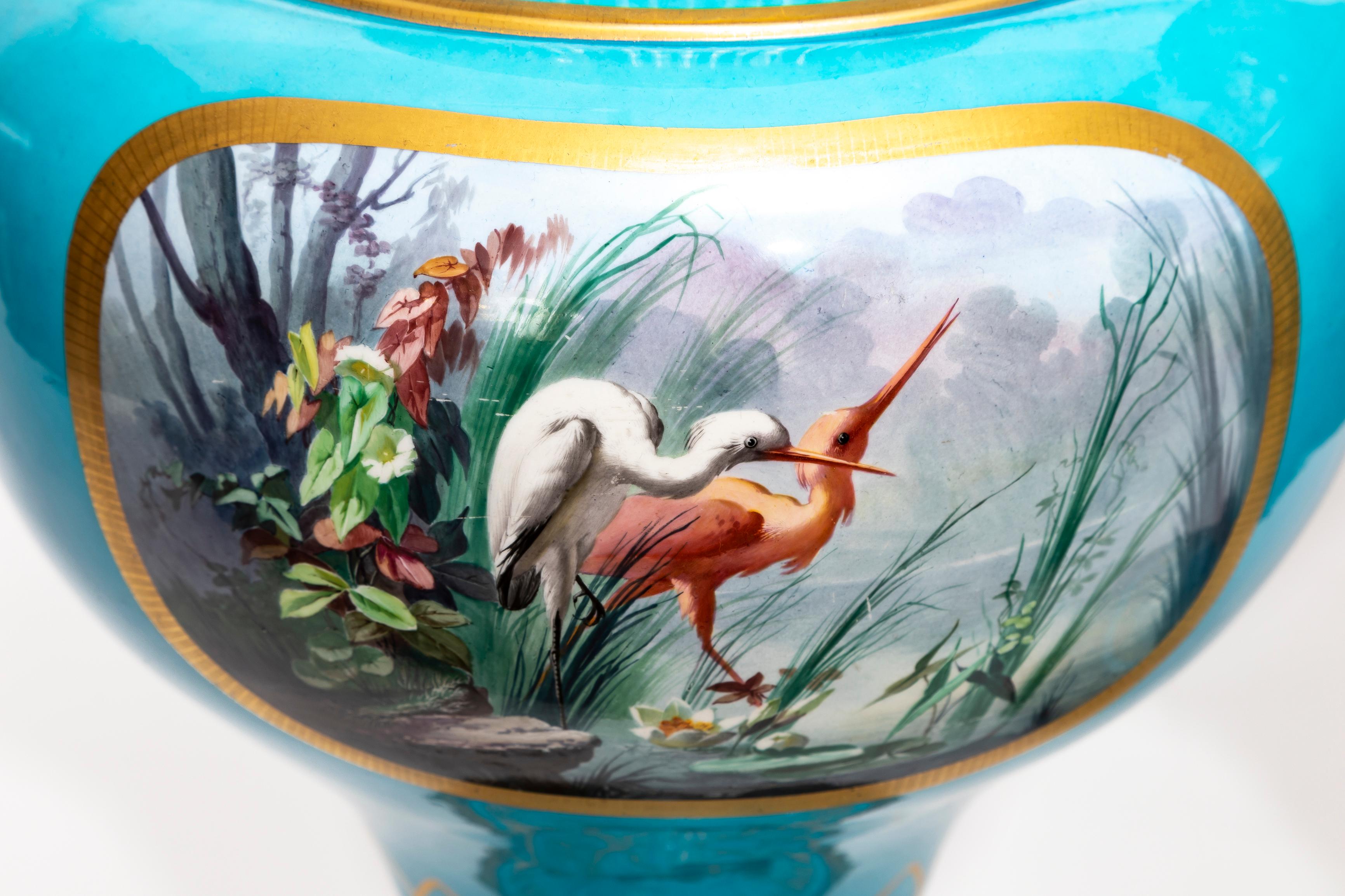 Paar französische Celeste-Blaue, juwelenbesetzte Deckelvasen aus Goldbronze und Sevres-Porzellan aus dem 19. Jahrhundert im Angebot 2