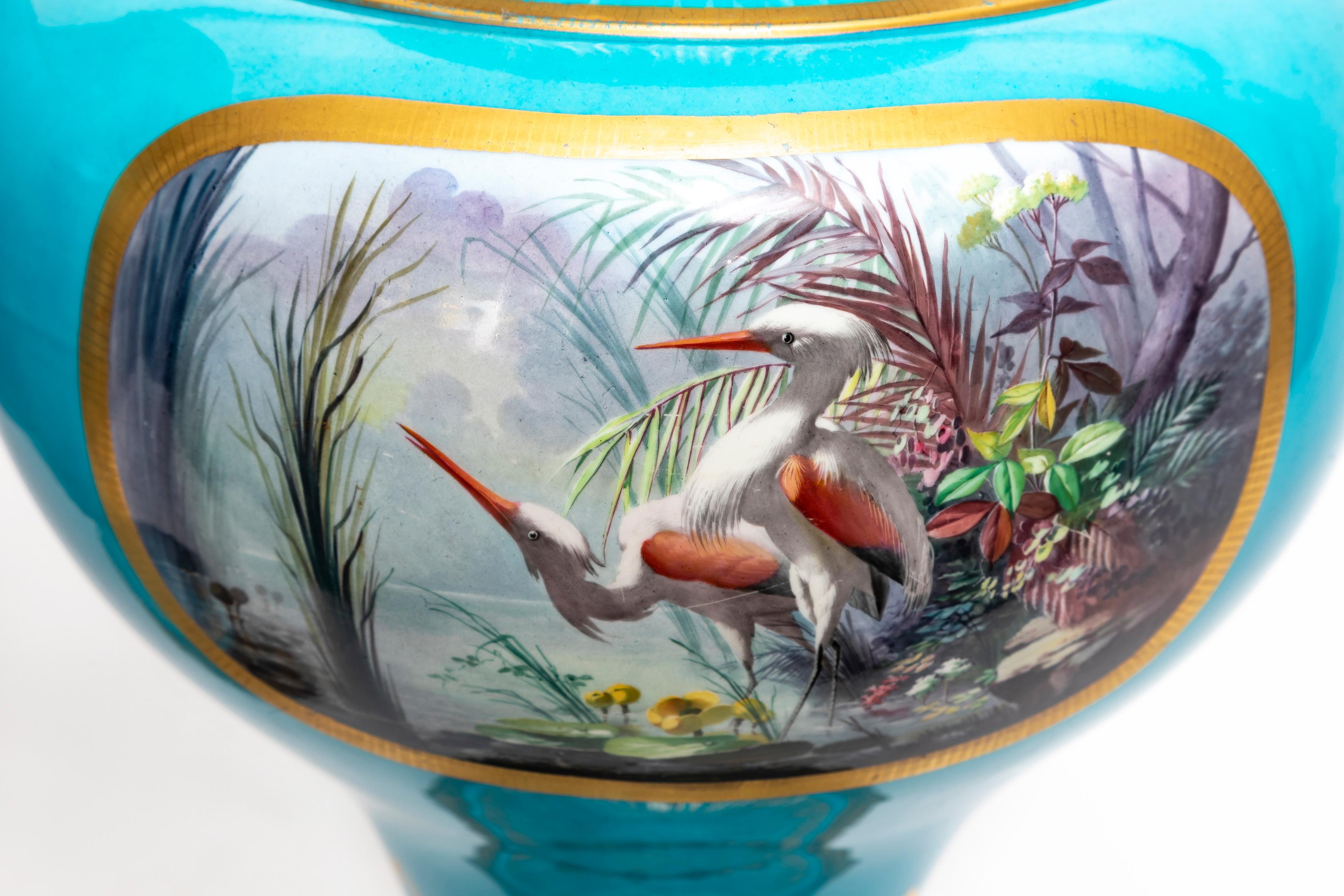 Paar französische Celeste-Blaue, juwelenbesetzte Deckelvasen aus Goldbronze und Sevres-Porzellan aus dem 19. Jahrhundert im Angebot 3