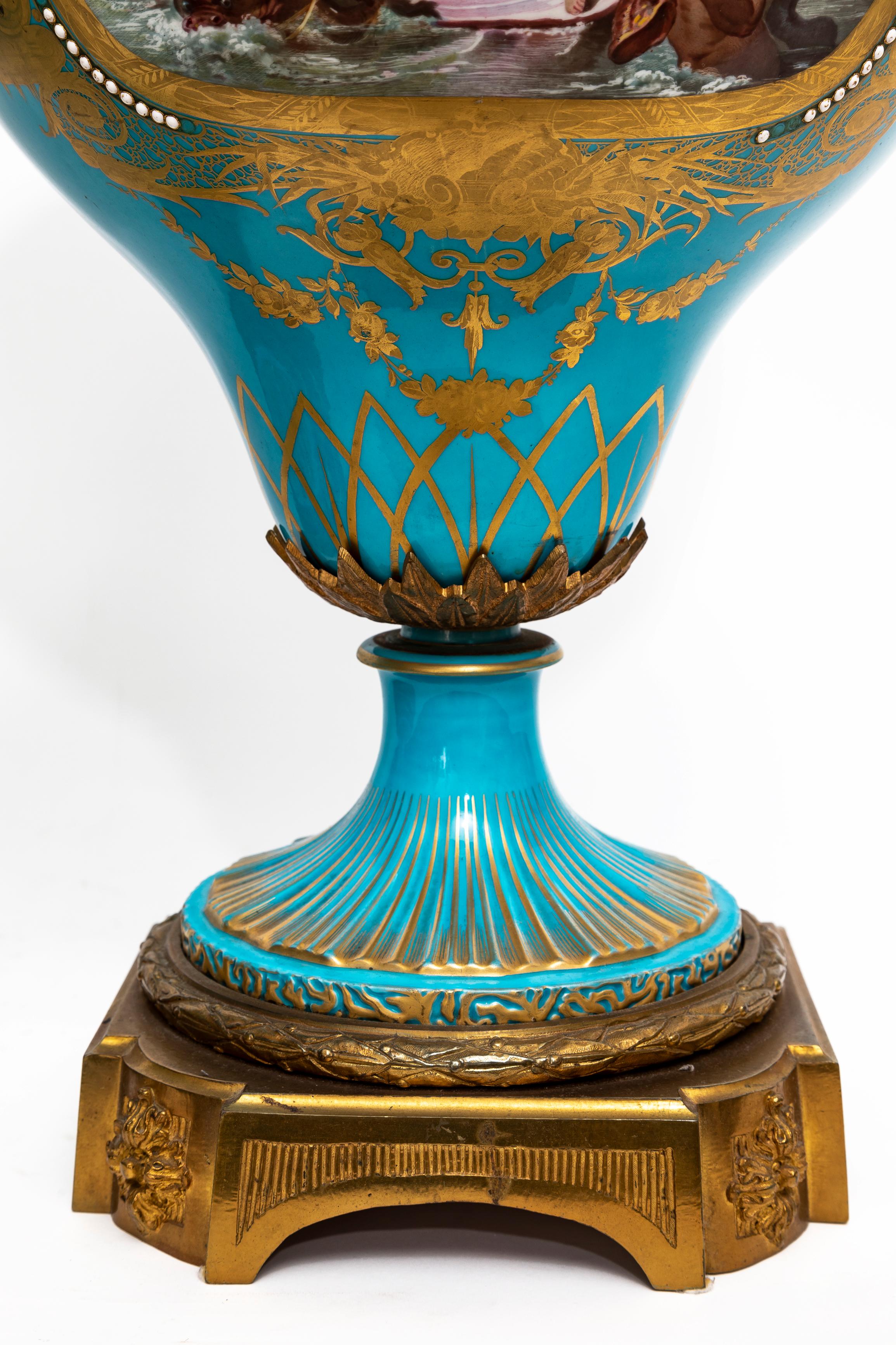 Paar französische Celeste-Blaue, juwelenbesetzte Deckelvasen aus Goldbronze und Sevres-Porzellan aus dem 19. Jahrhundert im Angebot 7