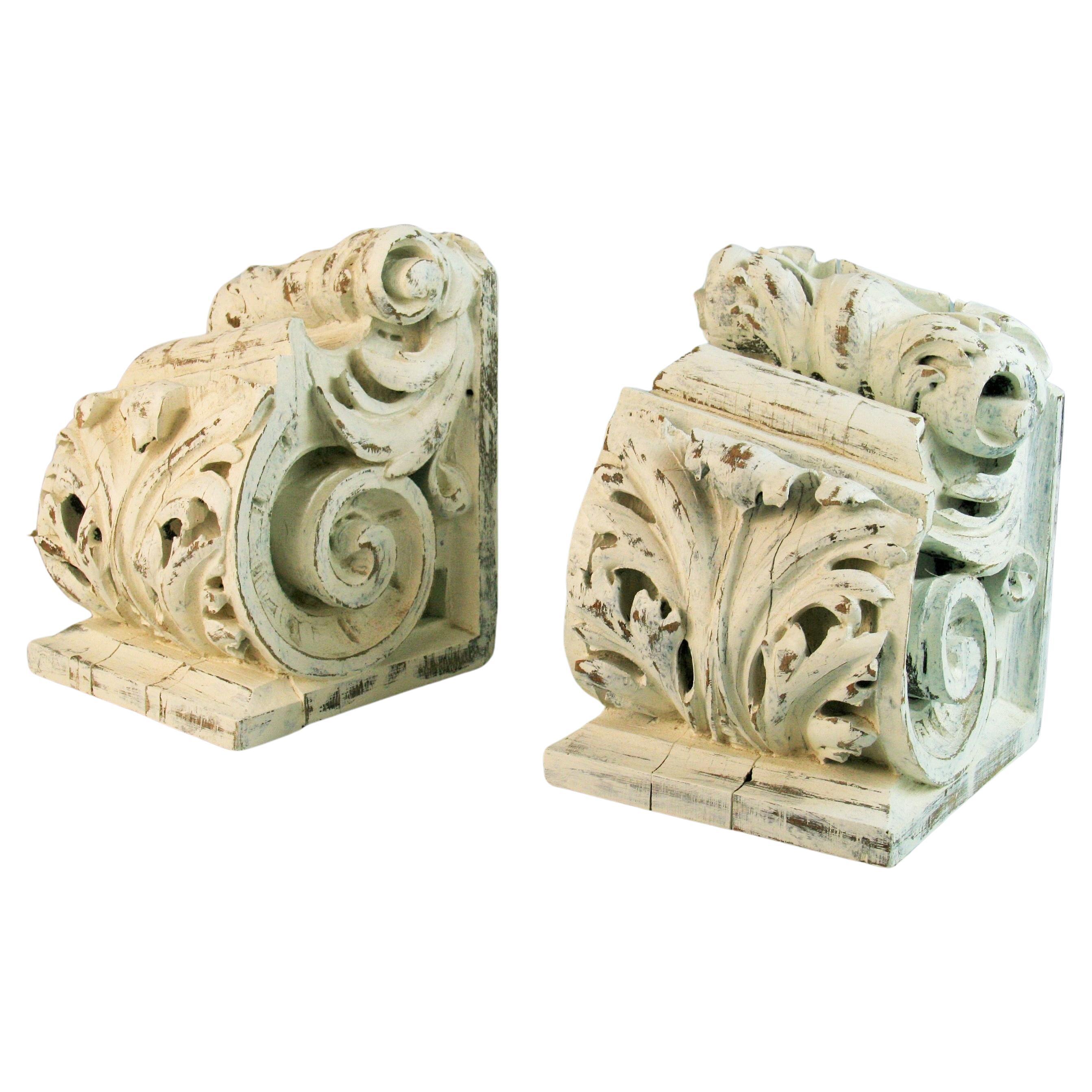 Paar französische geschnitzte Eichenholzkorbeln/Architektenelemente/Buchstützen aus dem 19. Jahrhundert