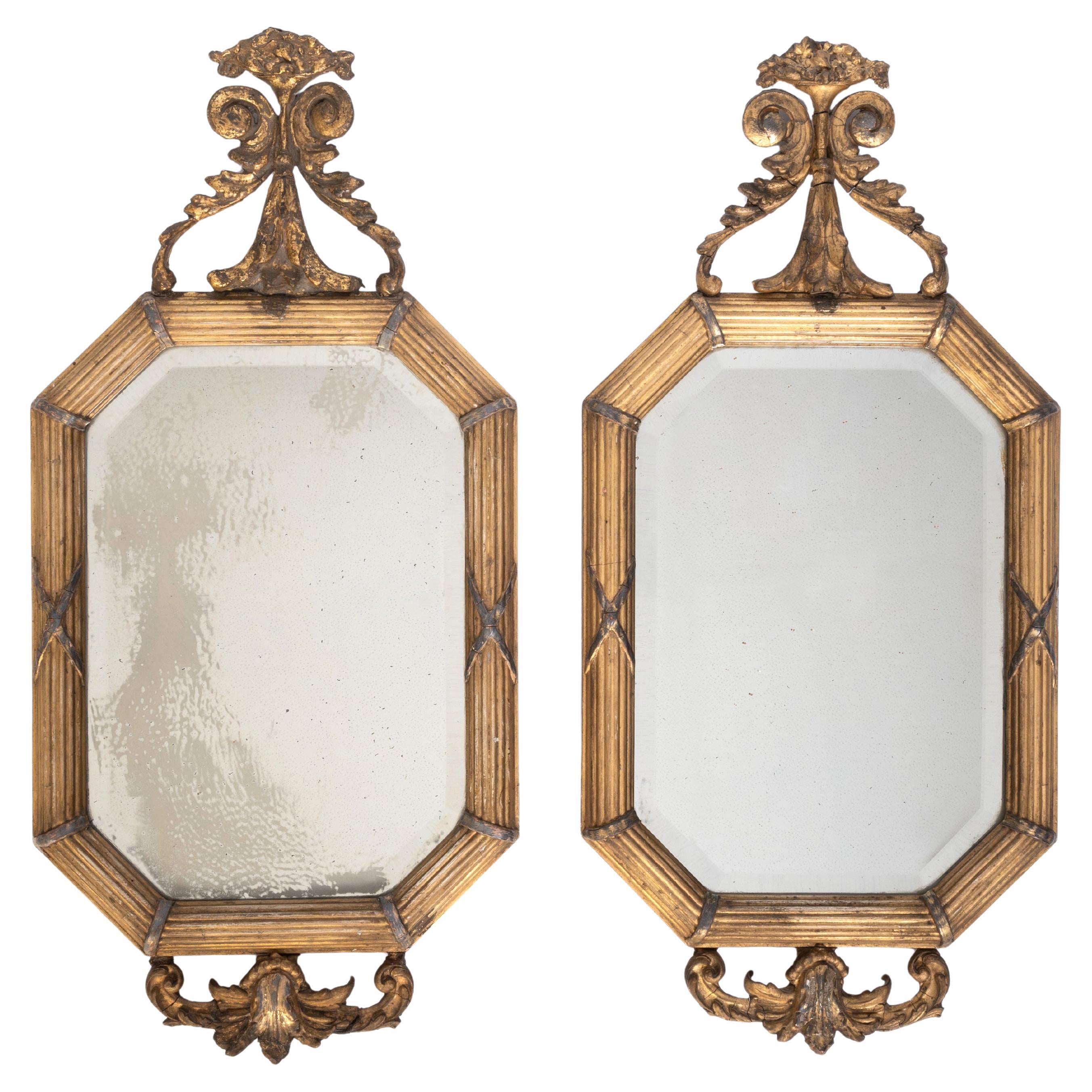 Paire de miroirs octogonaux dorés du XIXe siècle en vente