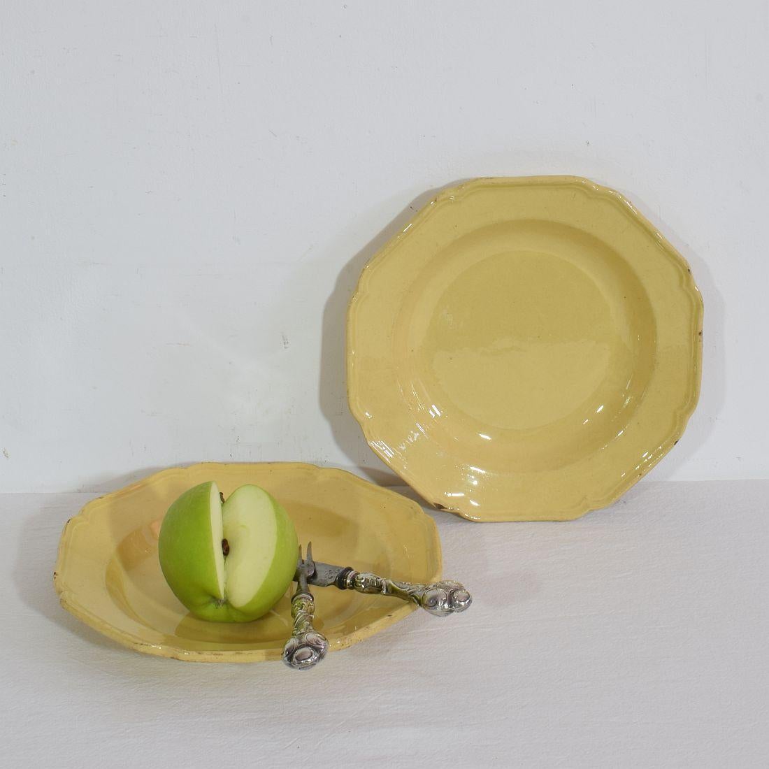Great pair of late 19th century Provencal earthenware plates
France, circa 1880-1900
Good but weathered condition.