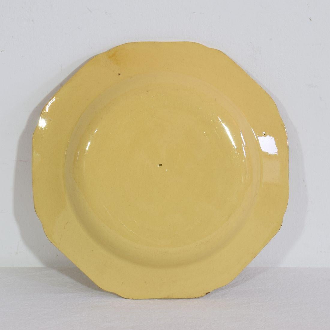 Pair French, 19th Century Glazed Earthenware Plates im Zustand „Gut“ im Angebot in Buisson, FR