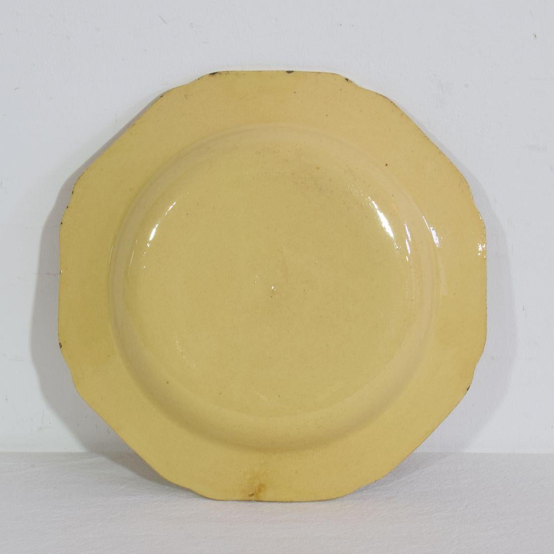 Pair French, 19th Century Glazed Earthenware Plates im Angebot 1