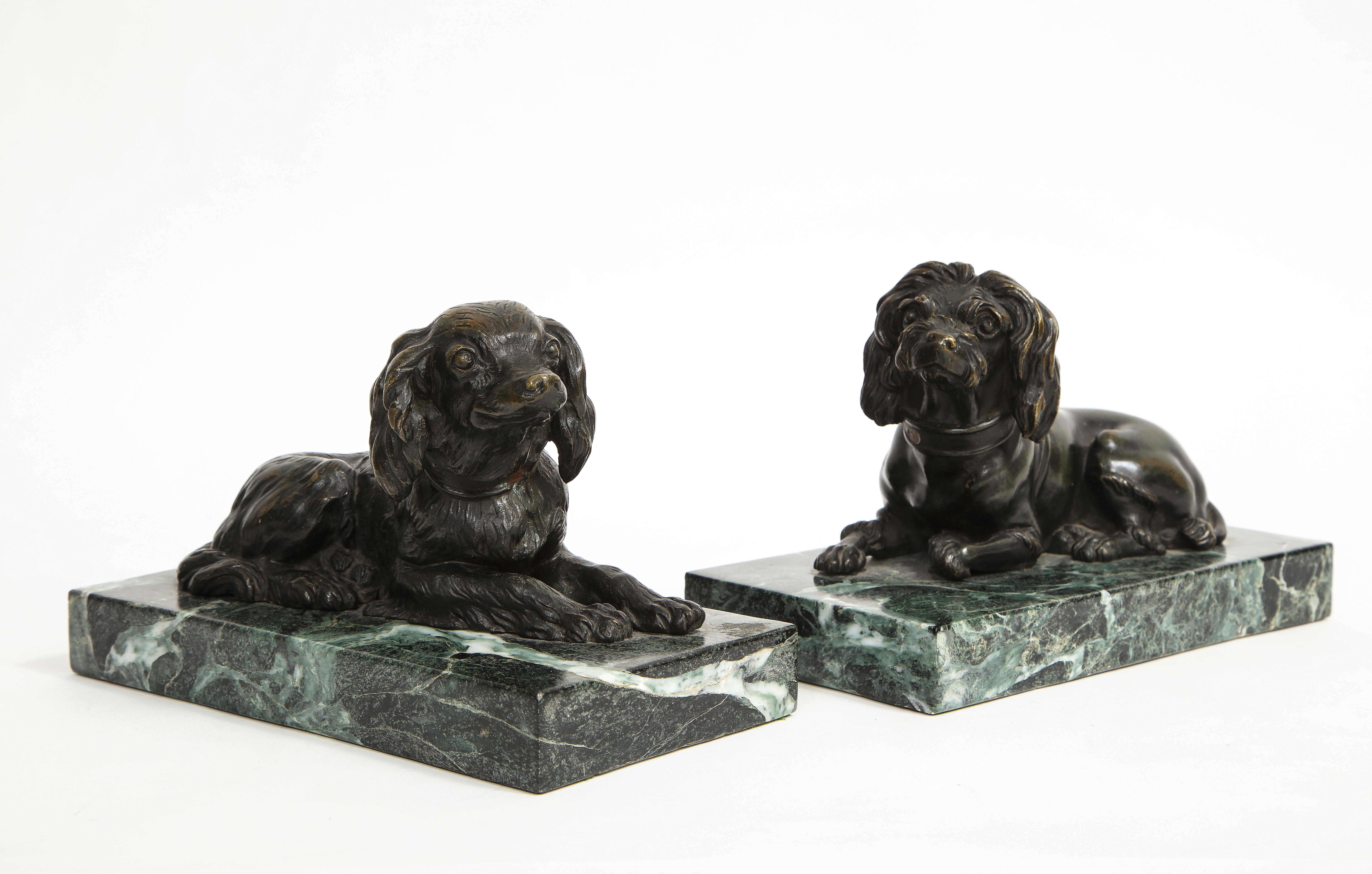 Hand-Carved Pair French 19th Century Grand Tour Patinated Bronze Dogs on Green Marble Bases For Sale