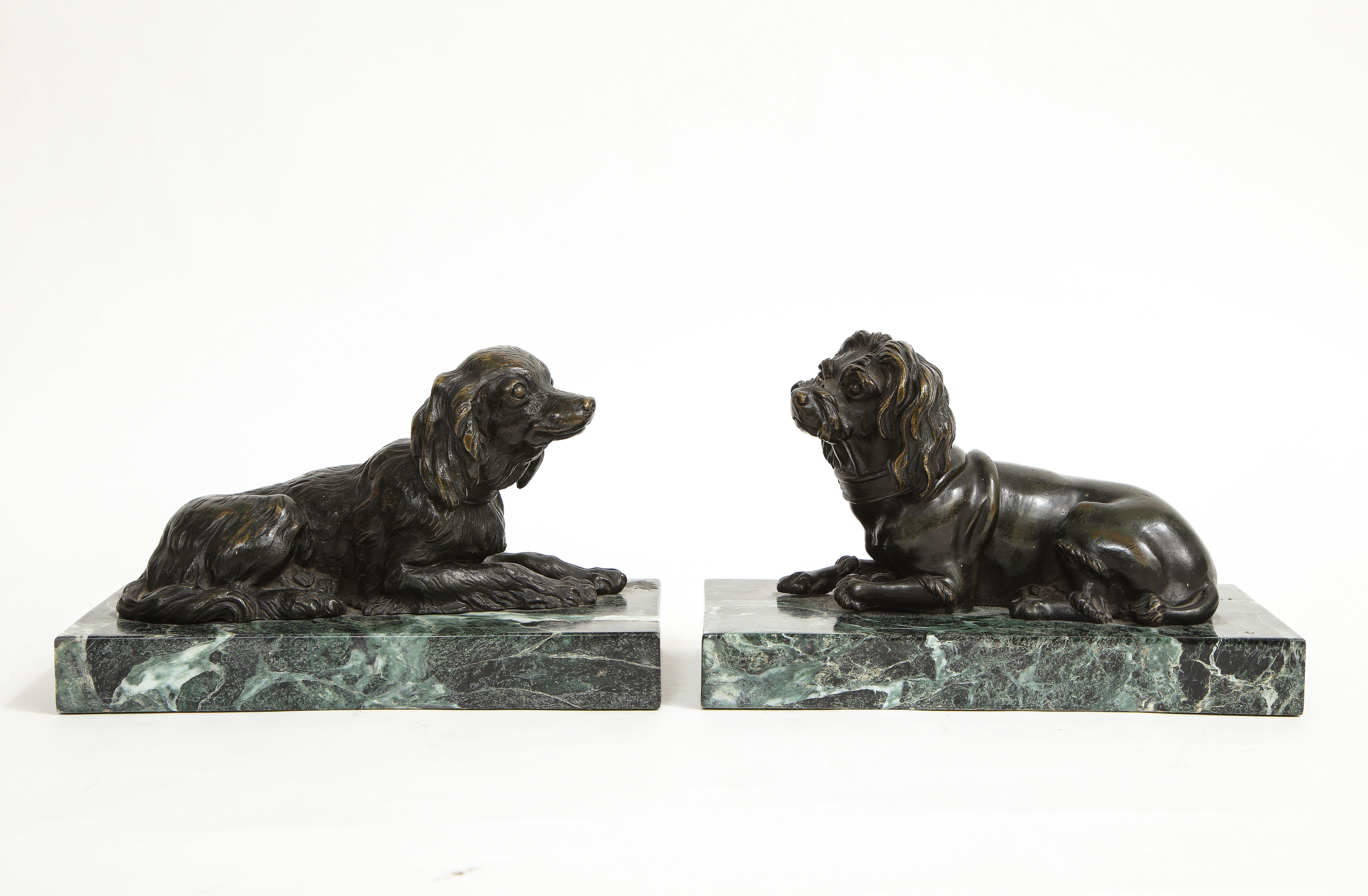 Pair French 19th Century Grand Tour Patinated Bronze Dogs on Green Marble Bases In Good Condition For Sale In New York, NY