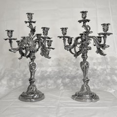 Paire de candélabres en bronze argenté de style Louis XV du 19ème siècle français